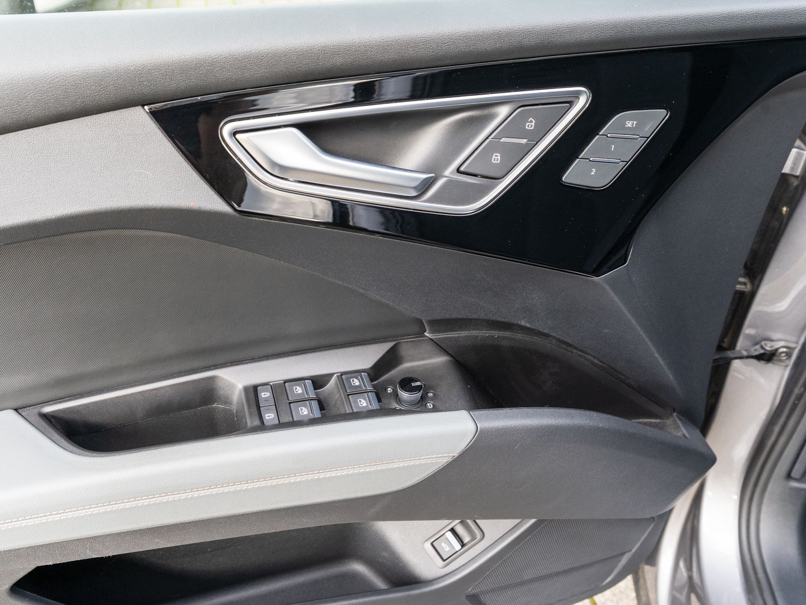 Fahrzeugabbildung Audi Q4 50 e-tron quattro S line Head-up ACC SONOS VC
