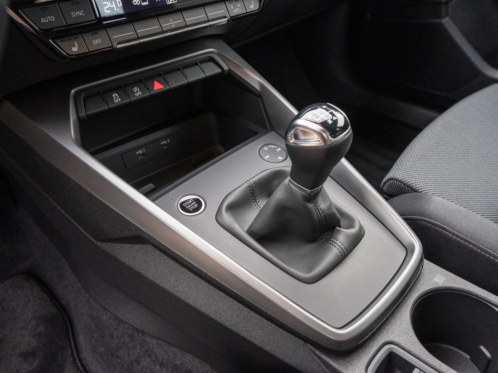 Fahrzeugabbildung Audi A3 Sportback 30TFSI NAVI LED SHZ PDC GRA VC