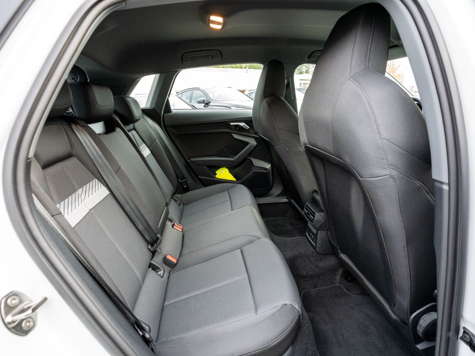 Fahrzeugabbildung Audi A3 Sportback 30TFSI NAVI LED SHZ PDC GRA VC