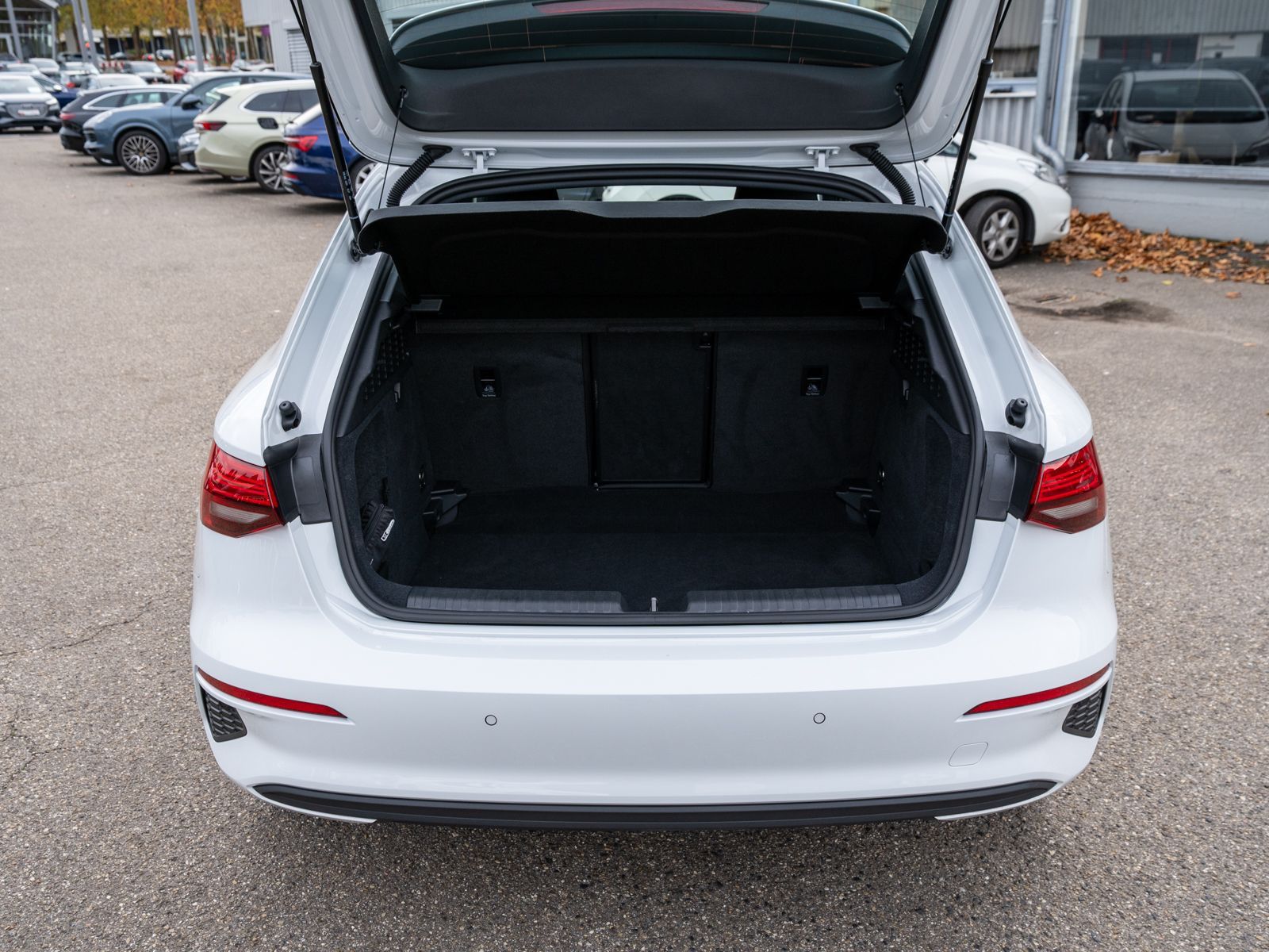 Fahrzeugabbildung Audi A3 Sportback 30TFSI NAVI LED SHZ PDC GRA VC