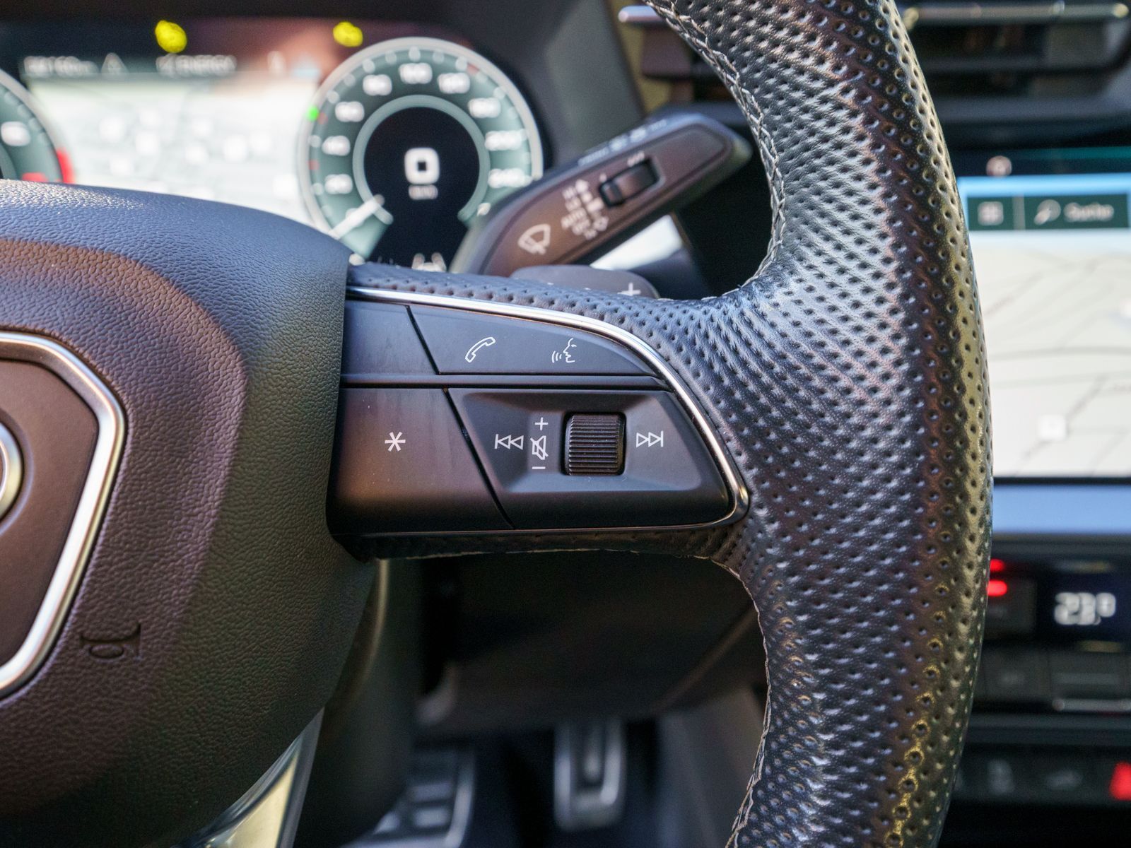 Fahrzeugabbildung Audi A3 Sportback S line 45TFSI e NAVI MATRIX B&O VC