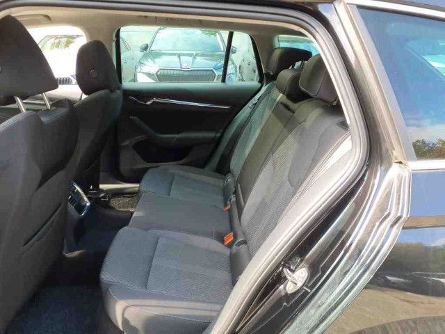 Fahrzeugabbildung SKODA Octavia Combi Style 2.0TDI DSG NAVI PANO RFK HUD