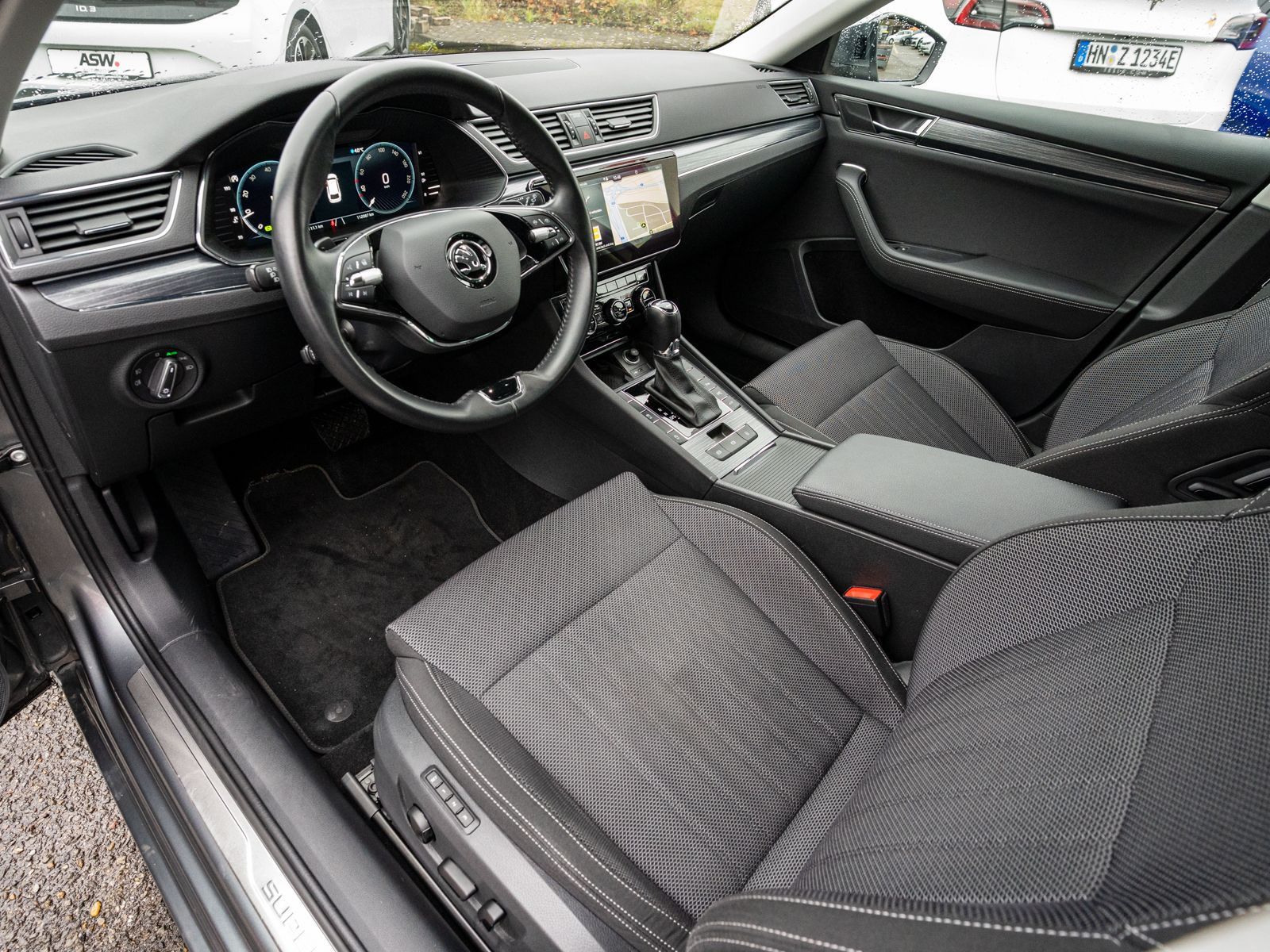 Fahrzeugabbildung SKODA Superb Combi Style 4x4 2,0 TDI DSG LED NAVI AHK