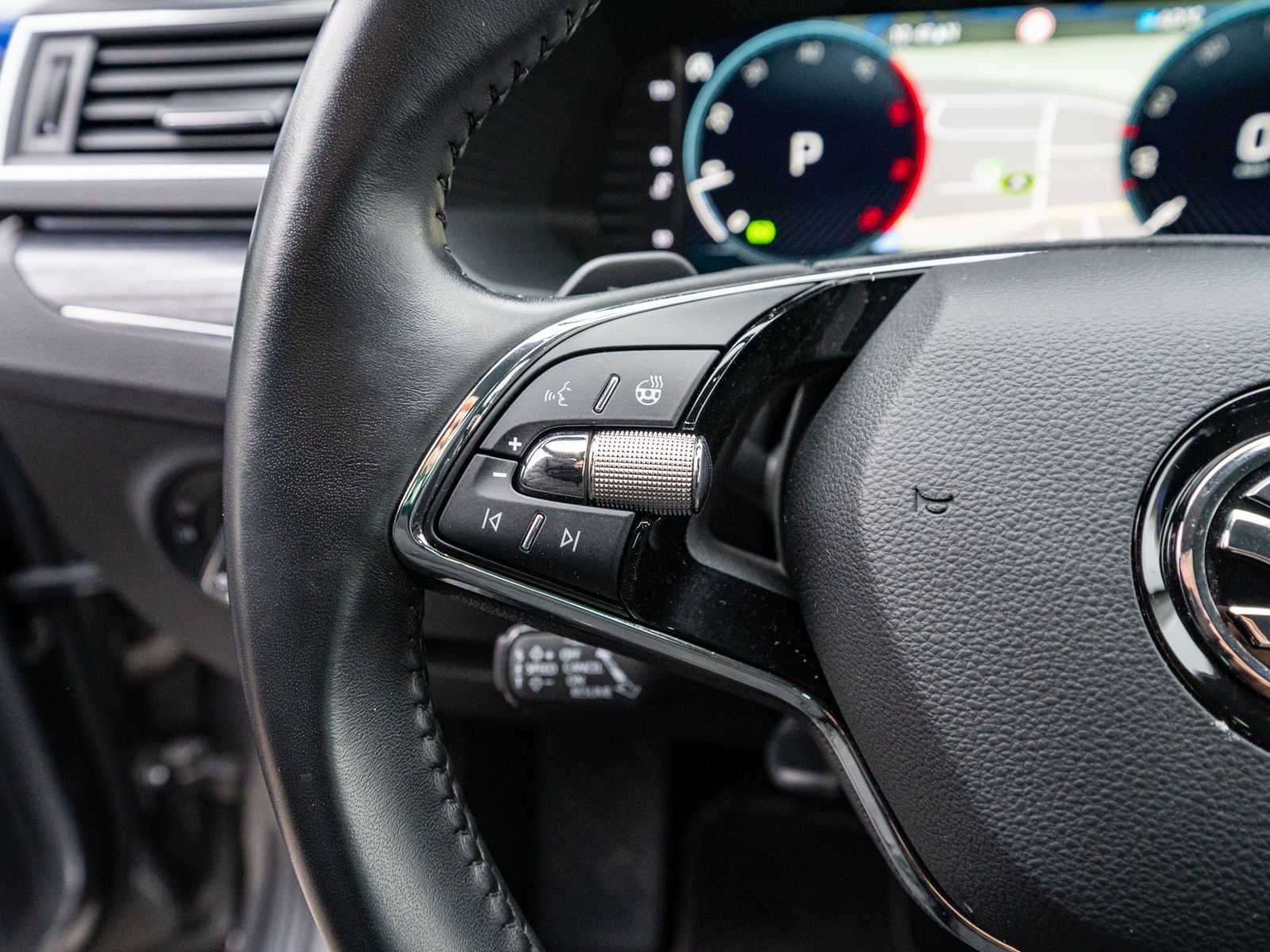 Fahrzeugabbildung SKODA Superb Combi Style 4x4 2,0 TDI DSG LED NAVI AHK