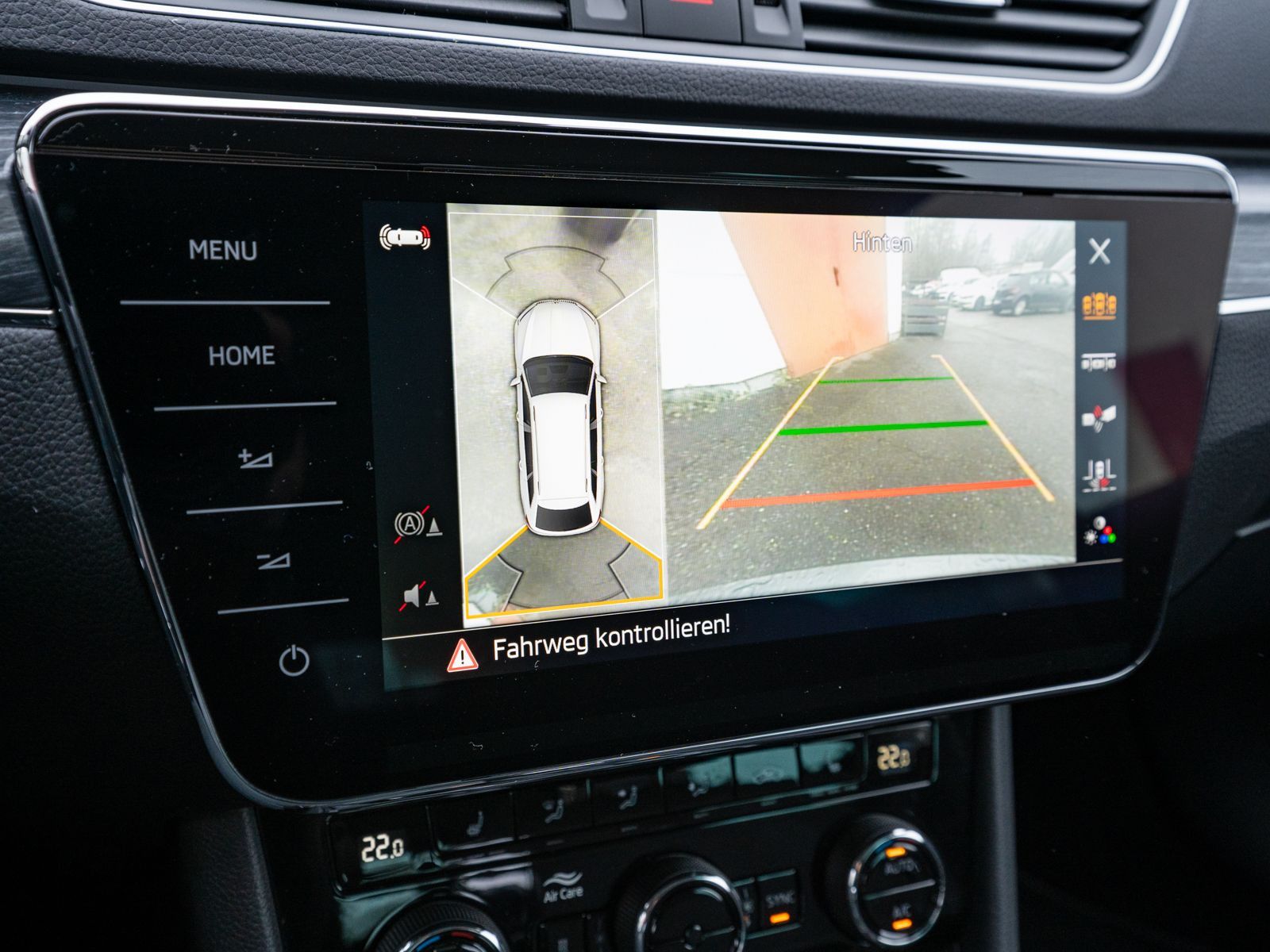 Fahrzeugabbildung SKODA Superb Combi Style 4x4 2,0 TDI DSG LED NAVI AHK