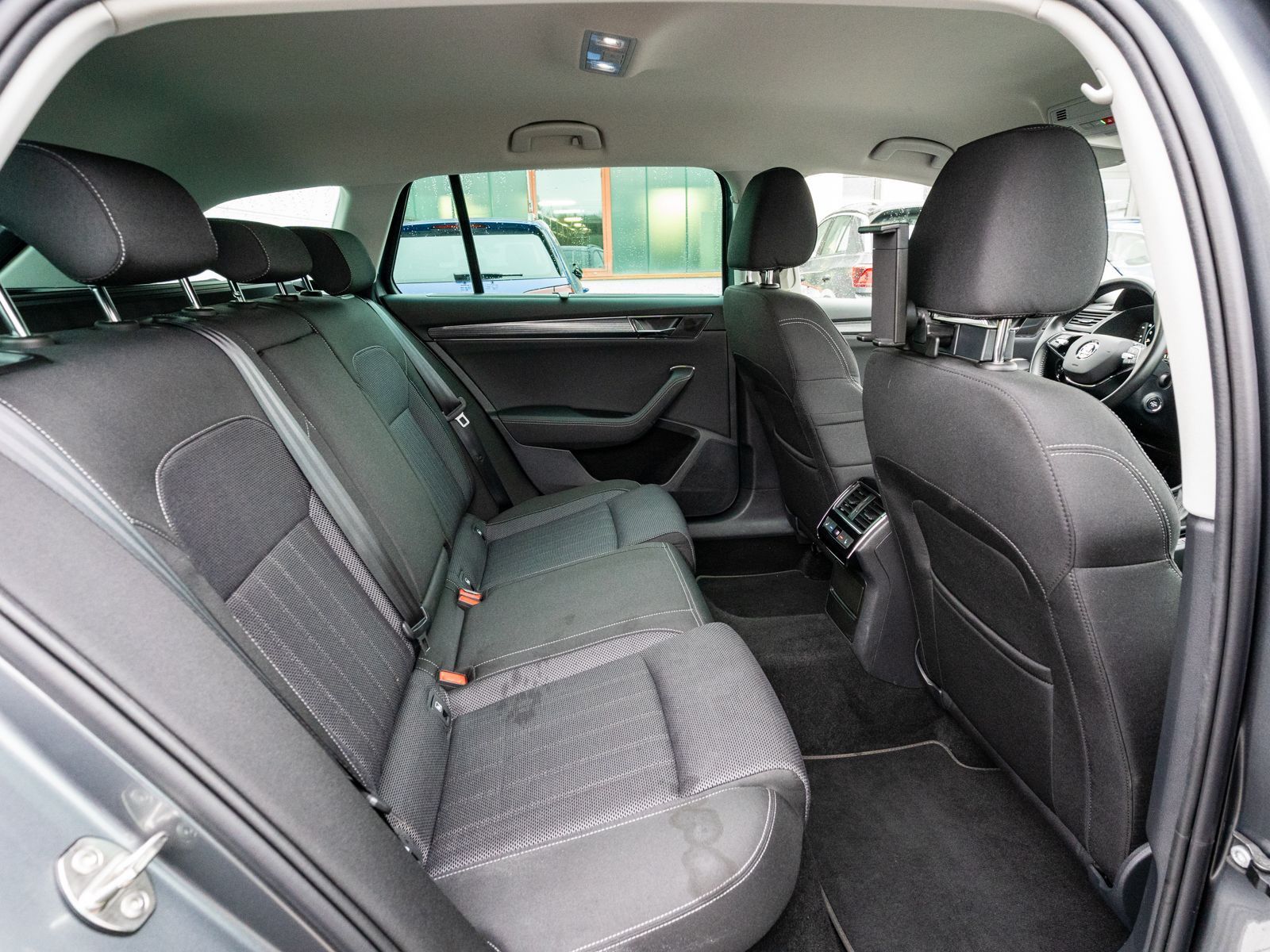 Fahrzeugabbildung SKODA Superb Combi Style 4x4 2,0 TDI DSG LED NAVI AHK