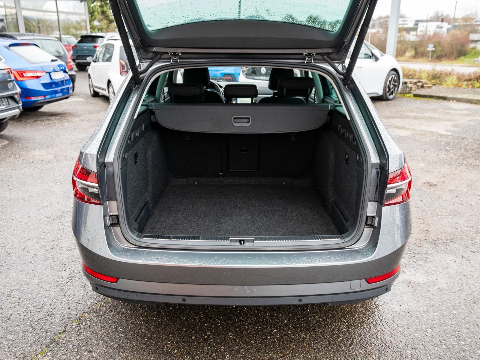 Fahrzeugabbildung SKODA Superb Combi Style 4x4 2,0 TDI DSG LED NAVI AHK