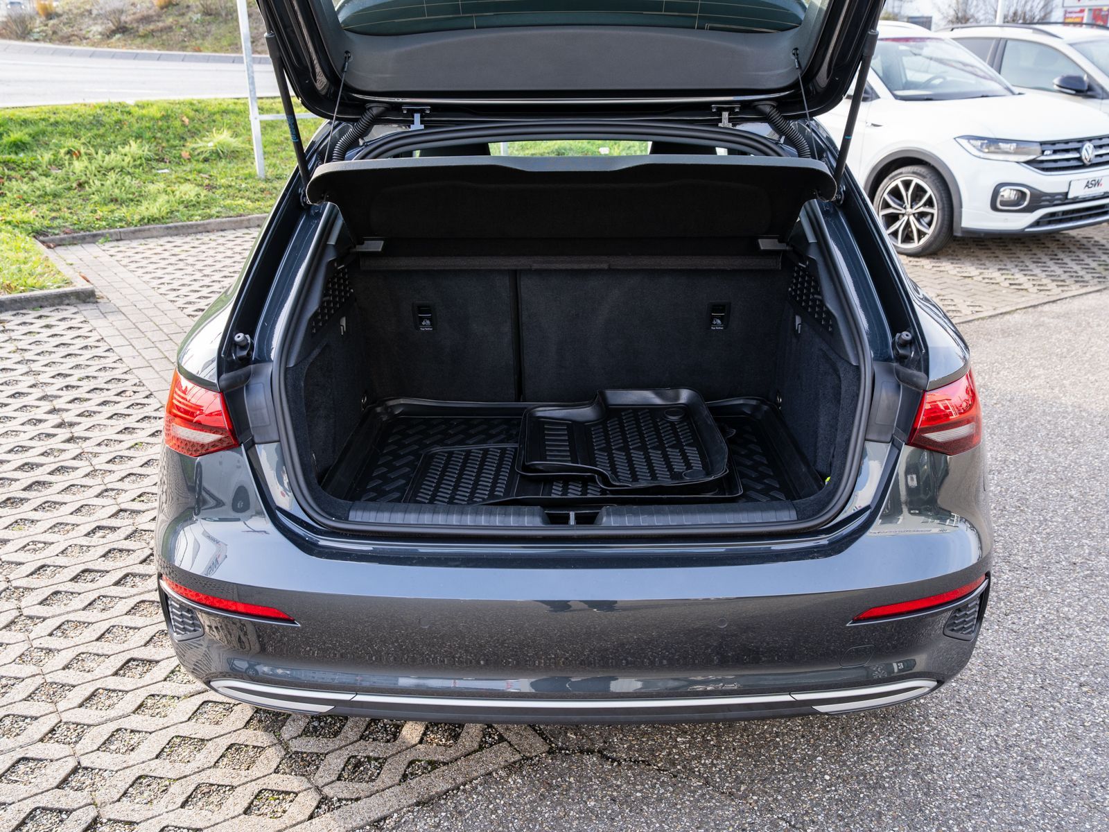 Fahrzeugabbildung Audi A3 Sportback advanced 30TDI LED Navi PDC SHZ B&O