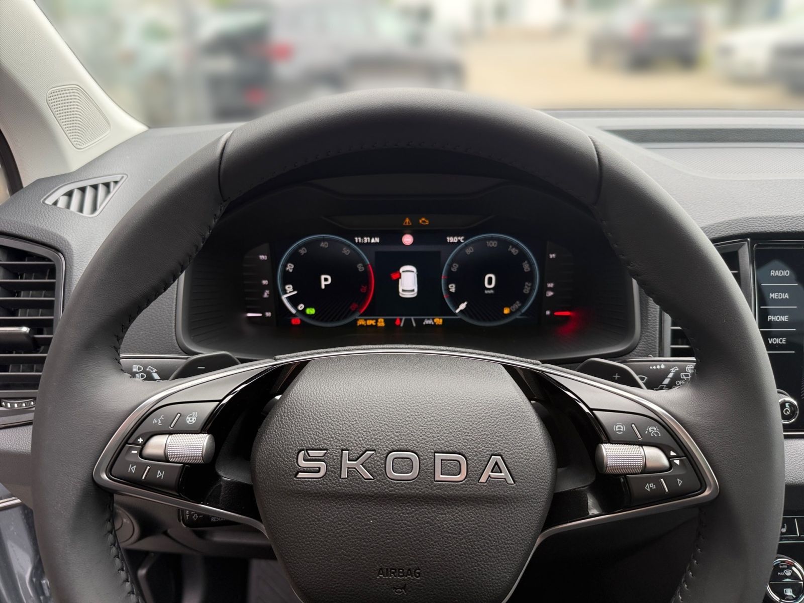 Fahrzeugabbildung SKODA Karoq Balance 1,5 TSI 150PS DSG ACC PDC SHZ AHK