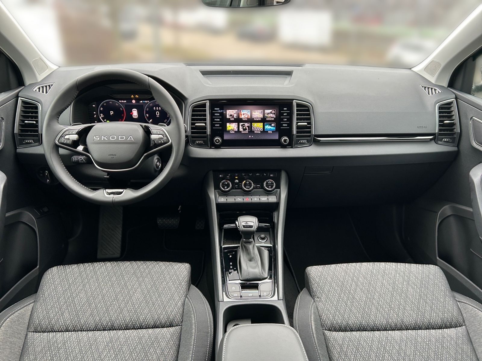 Fahrzeugabbildung SKODA Karoq Balance 1,5 TSI 150PS DSG ACC PDC SHZ AHK