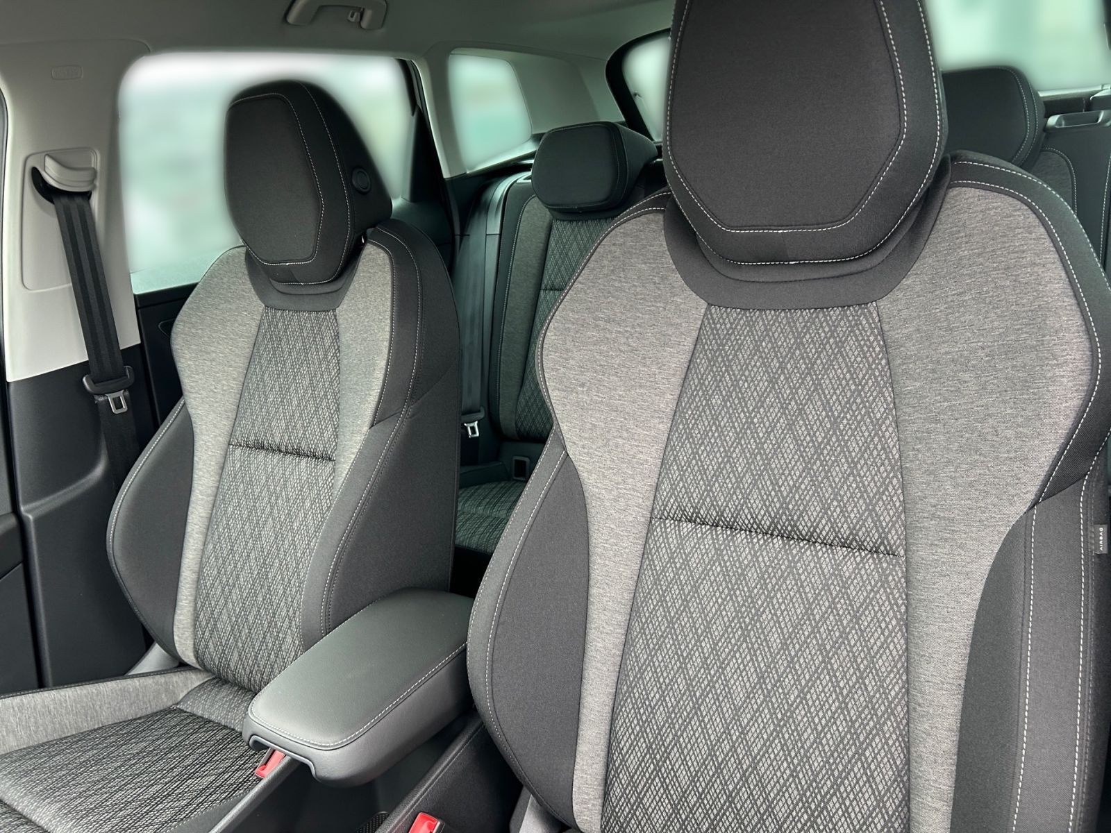 Fahrzeugabbildung SKODA Karoq Balance 1,5 TSI 150PS DSG ACC PDC SHZ AHK