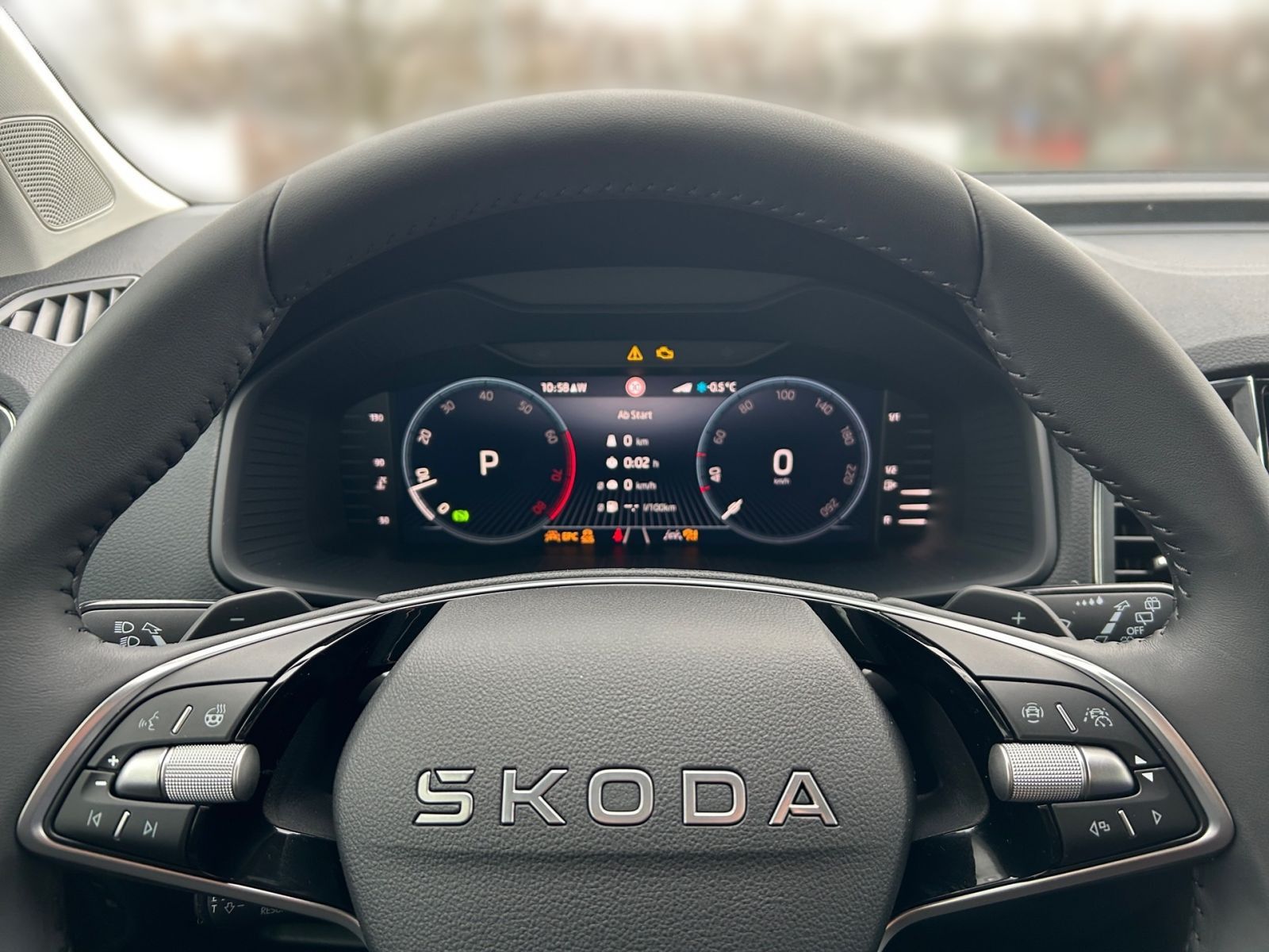 Fahrzeugabbildung SKODA Karoq Balance 1,5 TSI 150PS DSG ACC PDC SHZ AHK