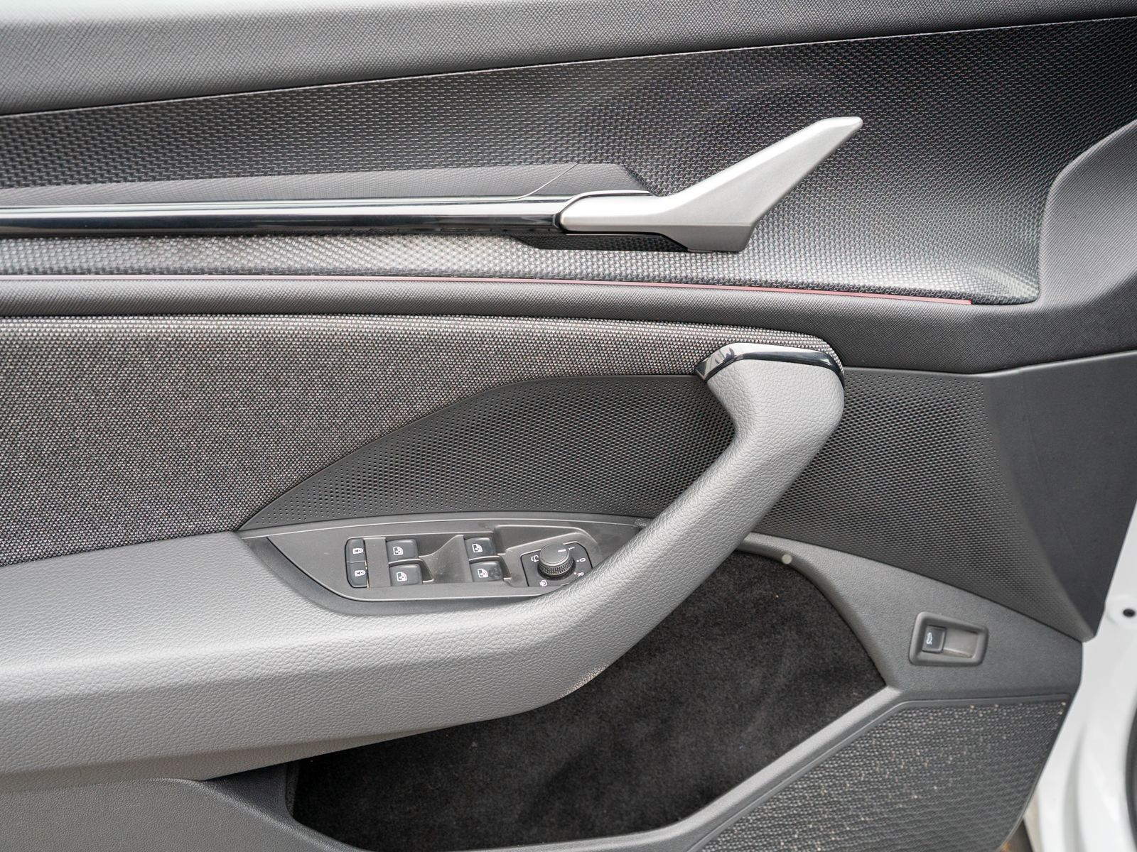 Fahrzeugabbildung SKODA Kodiaq Selection 4x4 2.0TDI DSG LED Navi RFK AHK