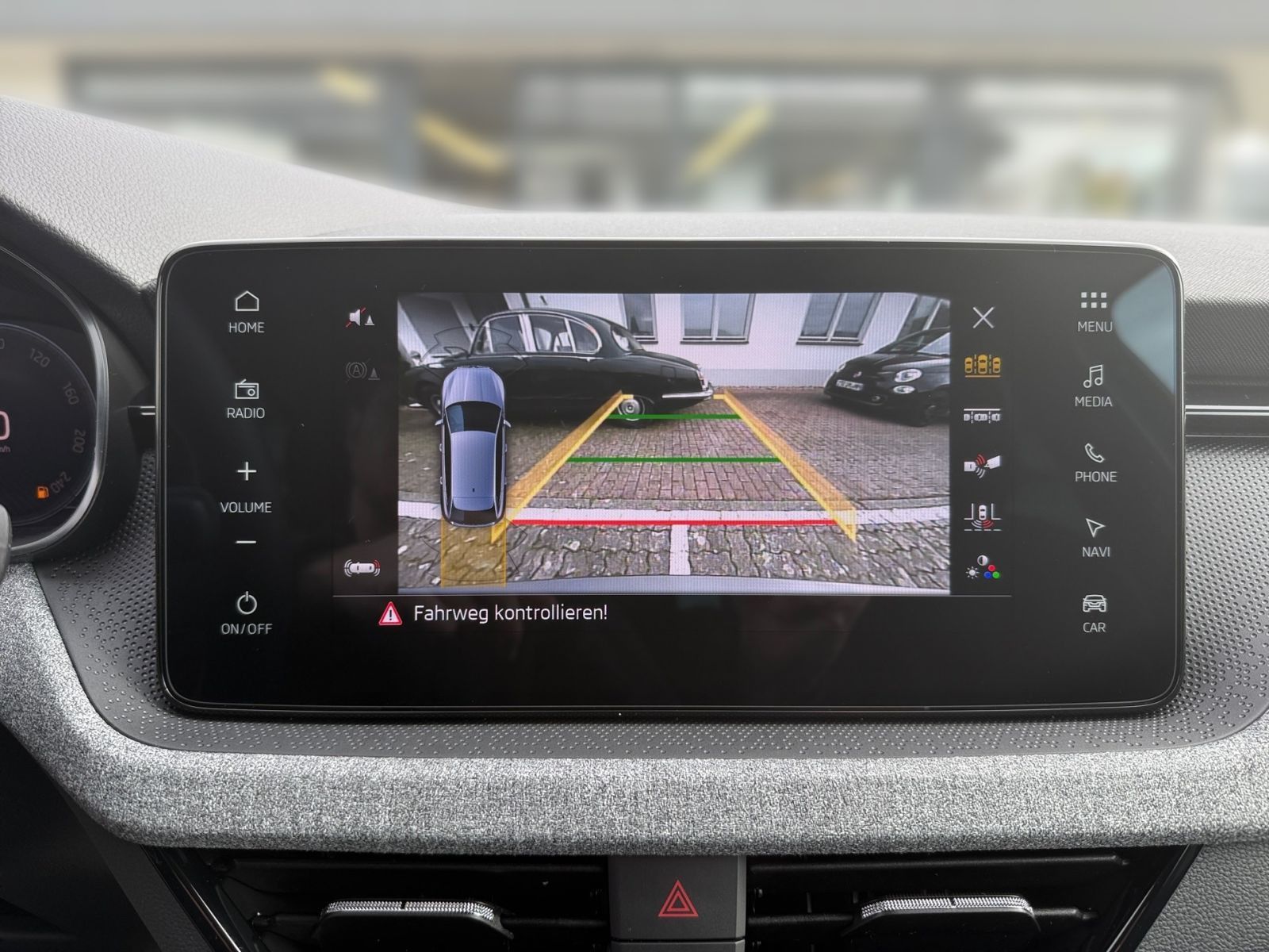 Fahrzeugabbildung SKODA Scala Tour 1,5 TSI 150PS DSG ACC LED RFK SHZ AHK