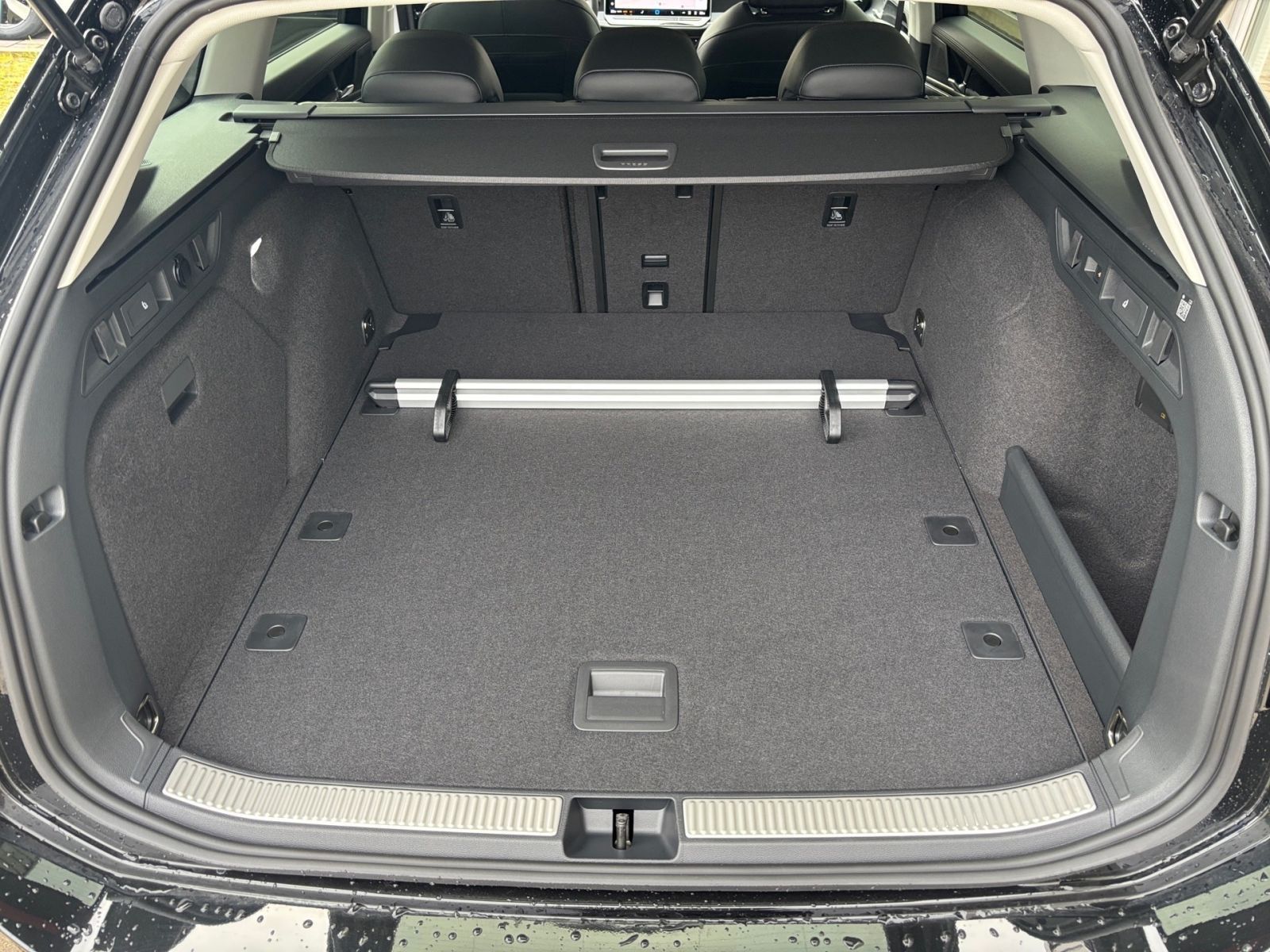Fahrzeugabbildung Volkswagen Passat Variant Business 2.0 TDI SCR DSG AHK WKR