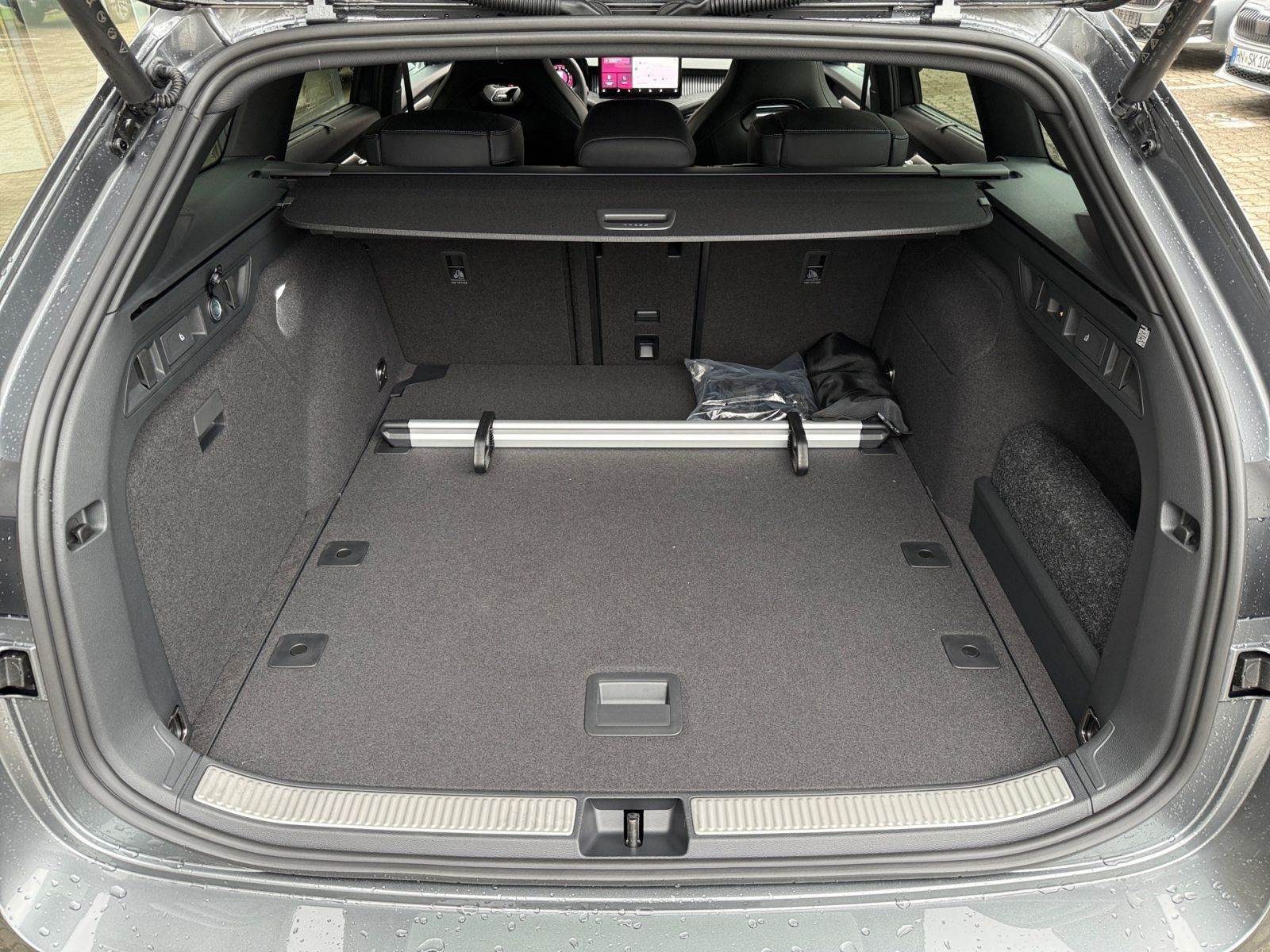 Fahrzeugabbildung SKODA Superb Combi Sportline 2,0 TDI 193PS DSG 4x4 AHK