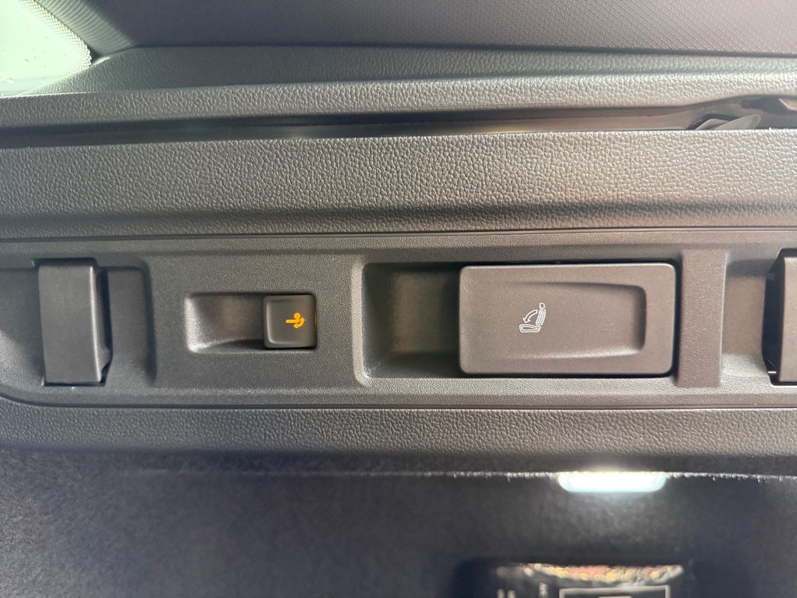 Fahrzeugabbildung SKODA Superb Combi Sportline 2,0 TDI 193PS DSG 4x4 AHK