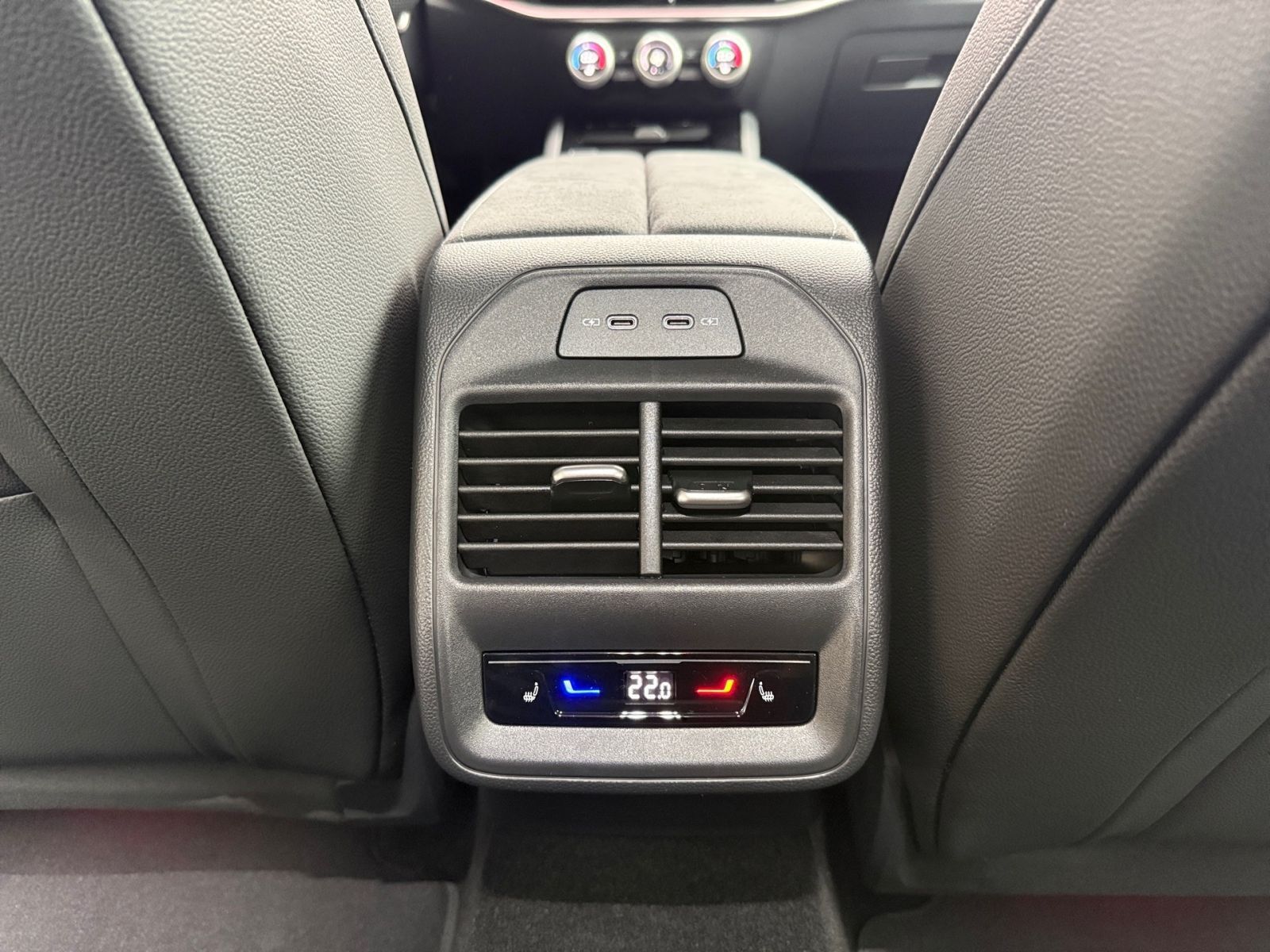 Fahrzeugabbildung SKODA Superb Combi Sportline 2,0 TDI 193PS DSG 4x4 AHK