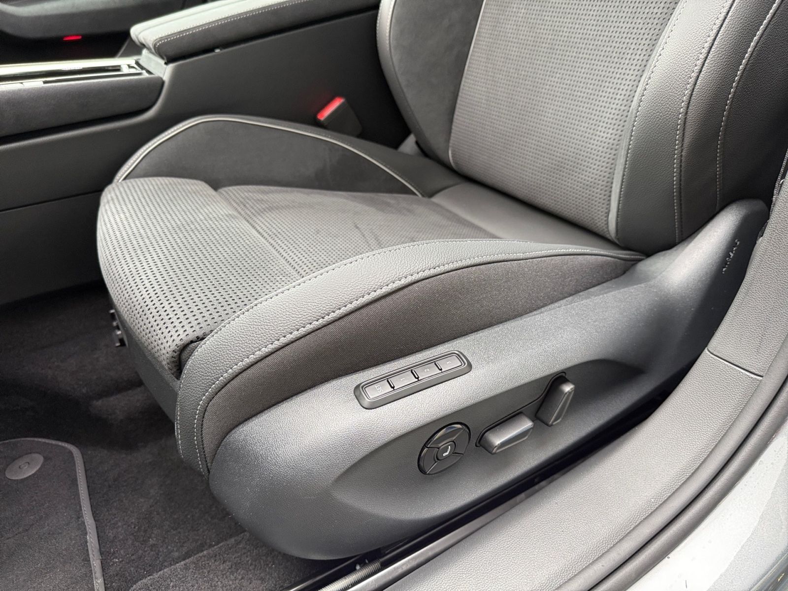 Fahrzeugabbildung SKODA Superb Combi Sportline 2,0 TDI 193PS DSG 4x4 AHK