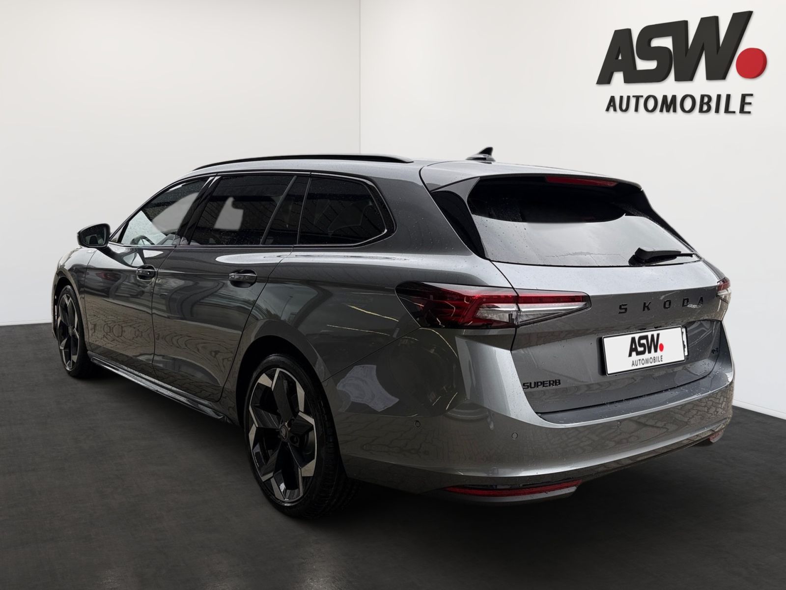 Fahrzeugabbildung SKODA Superb Combi Sportline 2,0 TDI 193PS DSG 4x4 AHK