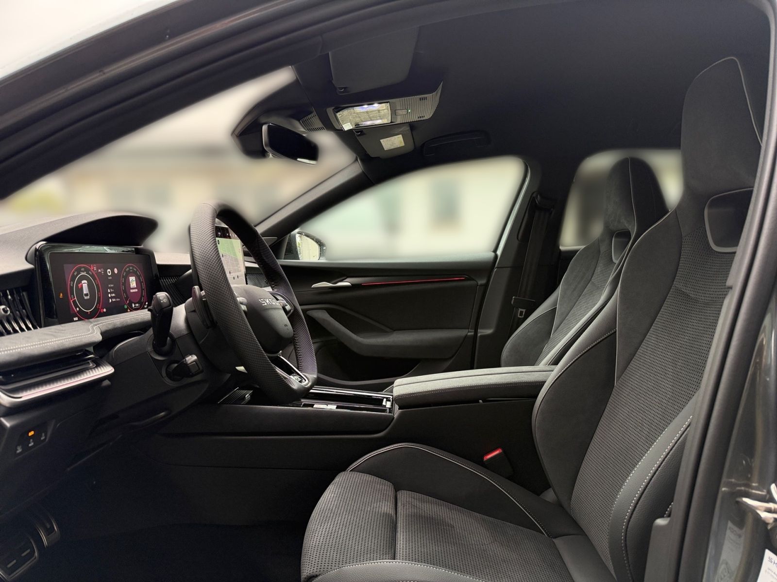 Fahrzeugabbildung SKODA Superb Combi Sportline 2,0 TDI 193PS DSG 4x4 AHK