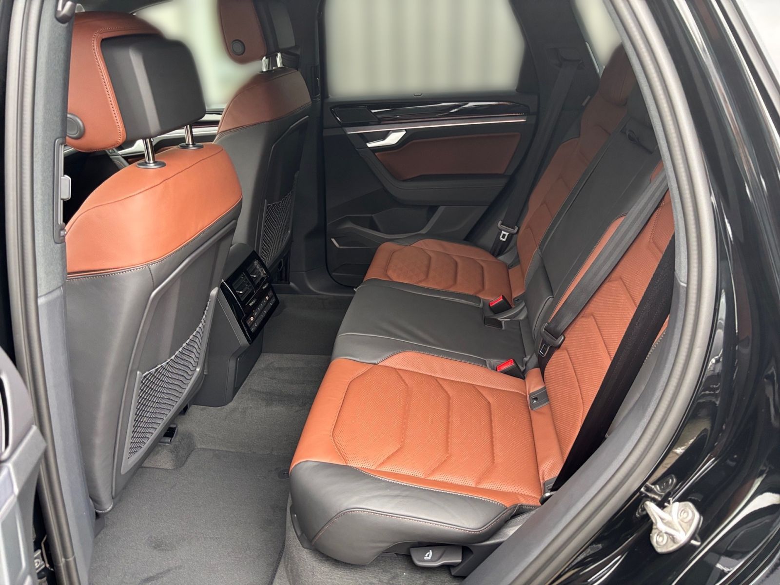 Fahrzeugabbildung Volkswagen Touareg R-Line 3.0 l V6 TDI 4M AHK Luftfahrwerk