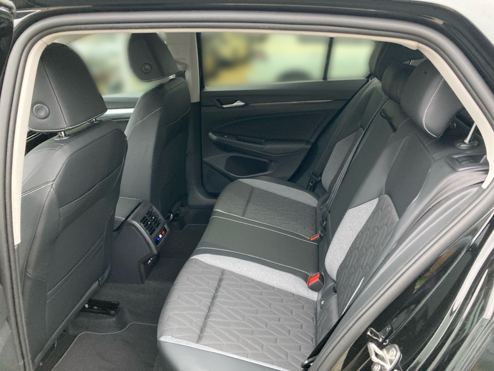 Fahrzeugabbildung Volkswagen Golf ENERGY1.5 eTSI OPF DSG LED-Scheinwerfer