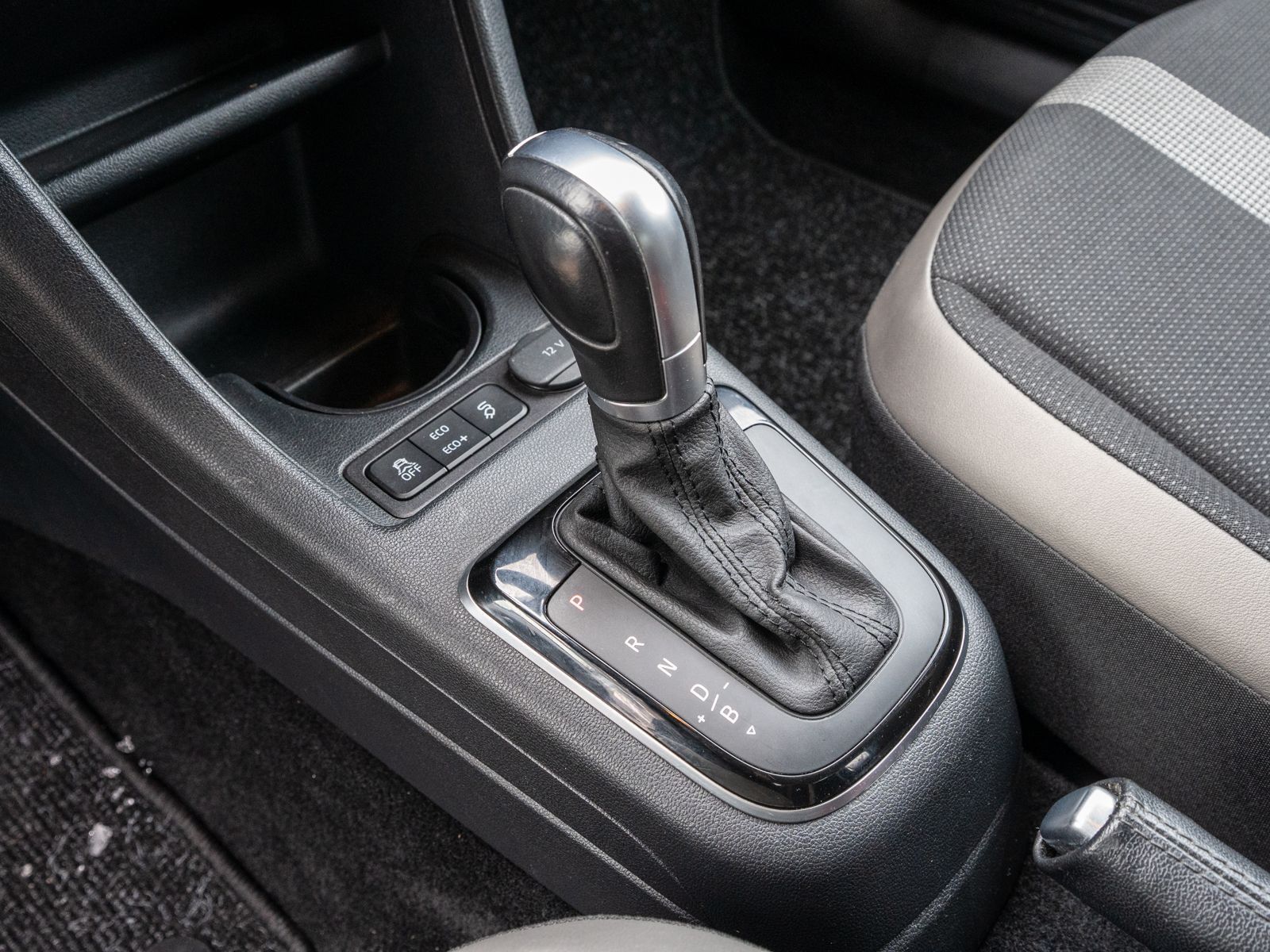 Fahrzeugabbildung Volkswagen e-up! high CCS-Ladedose Climatronic Sitzheizung