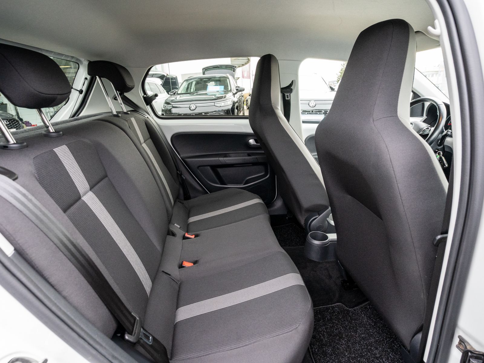 Fahrzeugabbildung Volkswagen e-up! high CCS-Ladedose Climatronic Sitzheizung