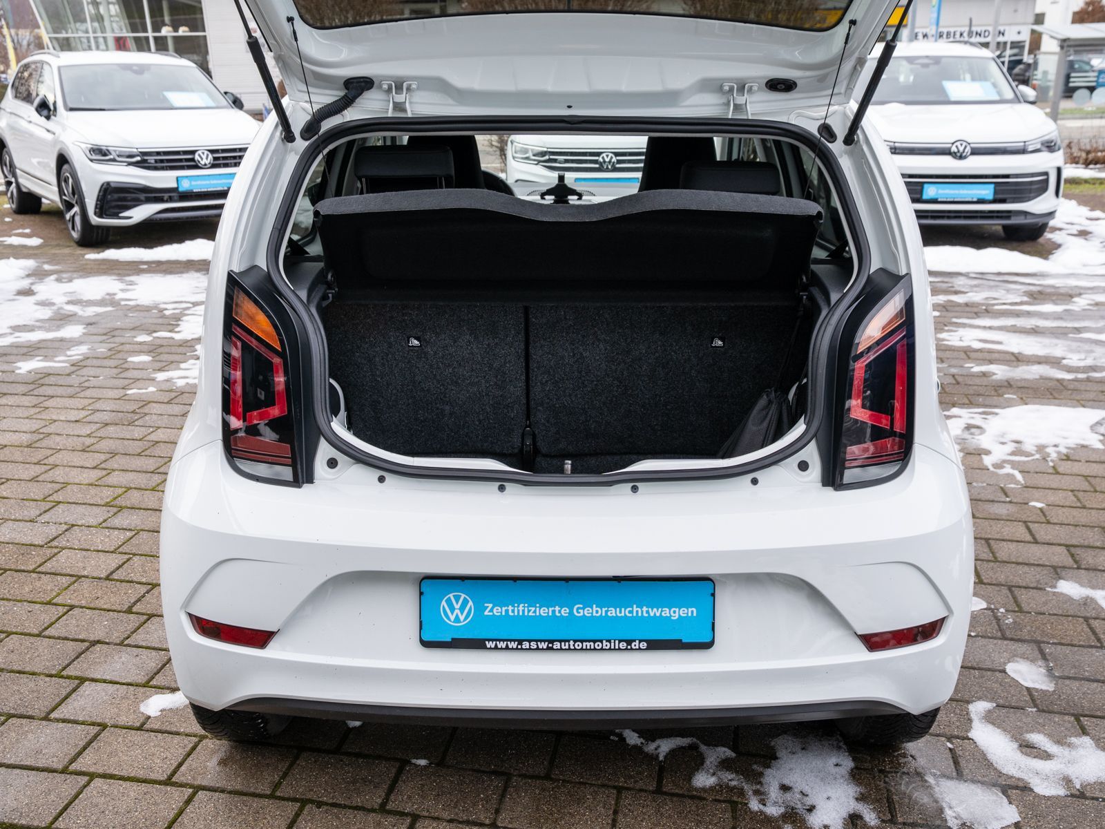 Fahrzeugabbildung Volkswagen e-up! high CCS-Ladedose Climatronic Sitzheizung