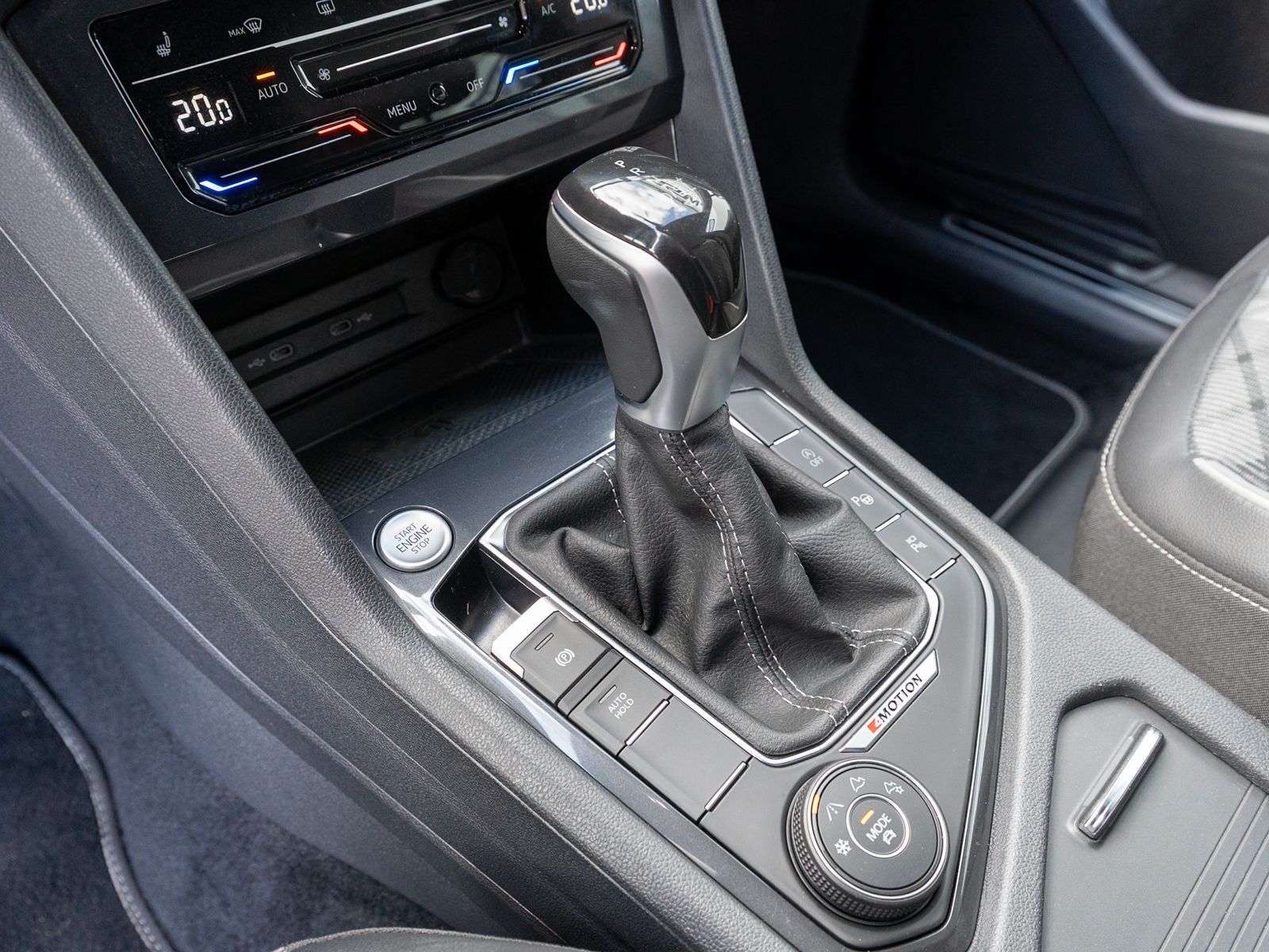 Fahrzeugabbildung Volkswagen Tiguan Allspace R-Line 2.0TDI 4M DSG 360° AHK 7S