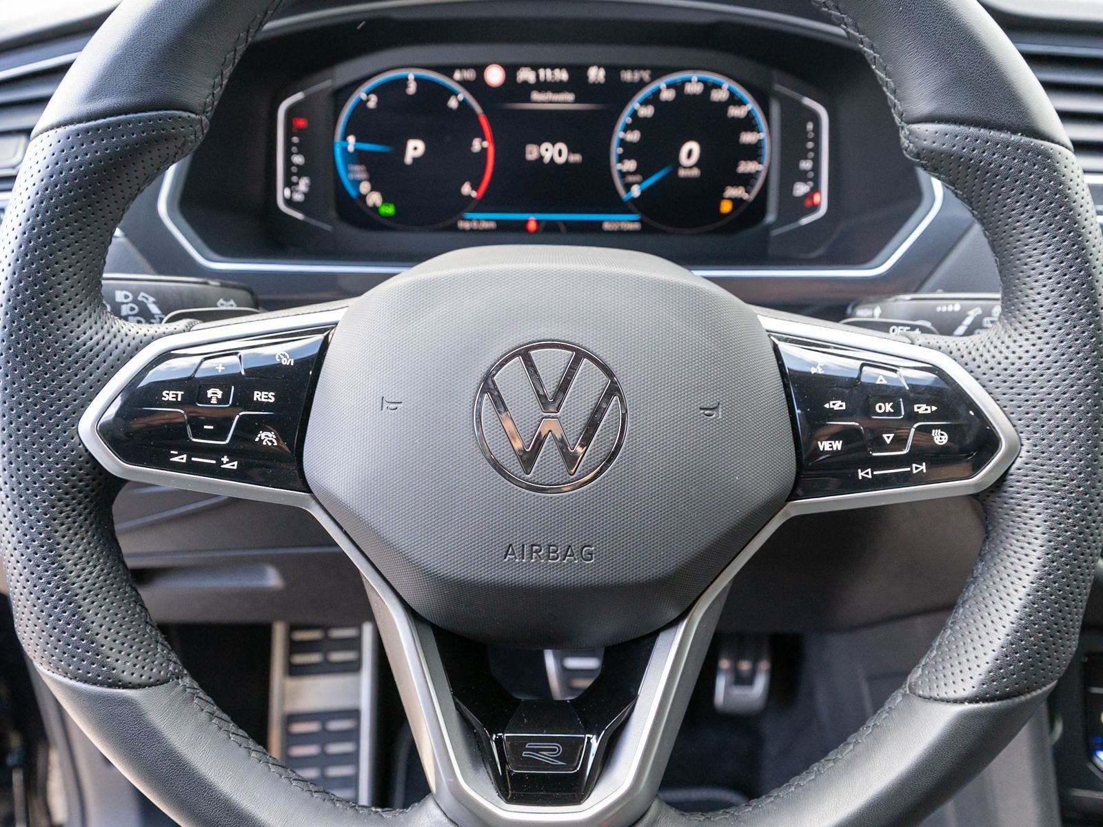 Fahrzeugabbildung Volkswagen Tiguan Allspace R-Line 2.0TDI 4M DSG 360° AHK 7S