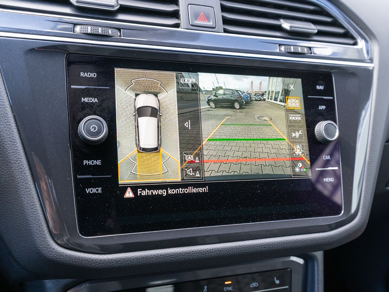 Fahrzeugabbildung Volkswagen Tiguan Allspace R-Line 2.0TDI 4M DSG 360° AHK 7S