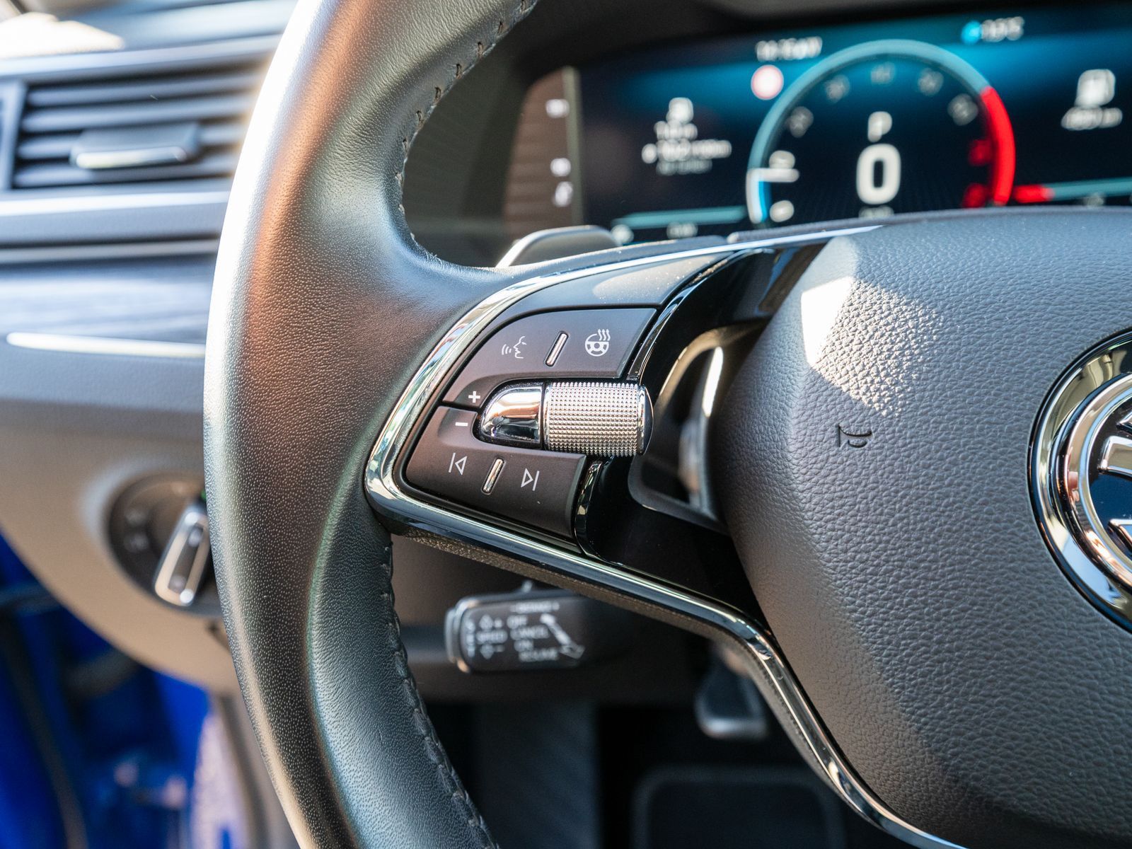 Fahrzeugabbildung SKODA Superb Combi Style 2.0 TSI DSG LED NAVI PANO AHK