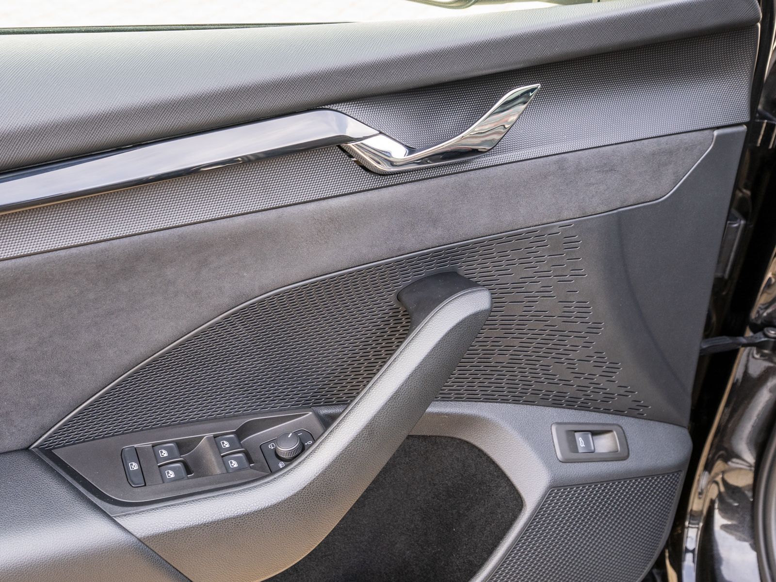 Fahrzeugabbildung SKODA Octavia RS Combi 2.0TDI DSG LED RFK HUD PANO AHK