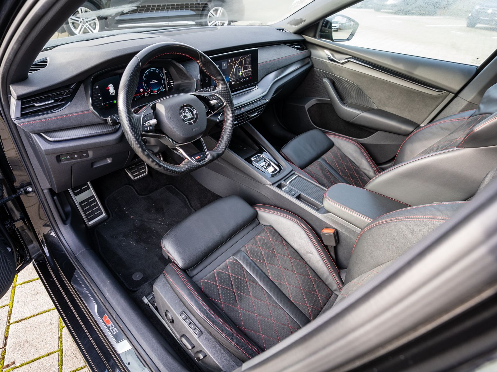 Fahrzeugabbildung SKODA Octavia RS Combi 2.0TDI DSG LED RFK HUD PANO AHK