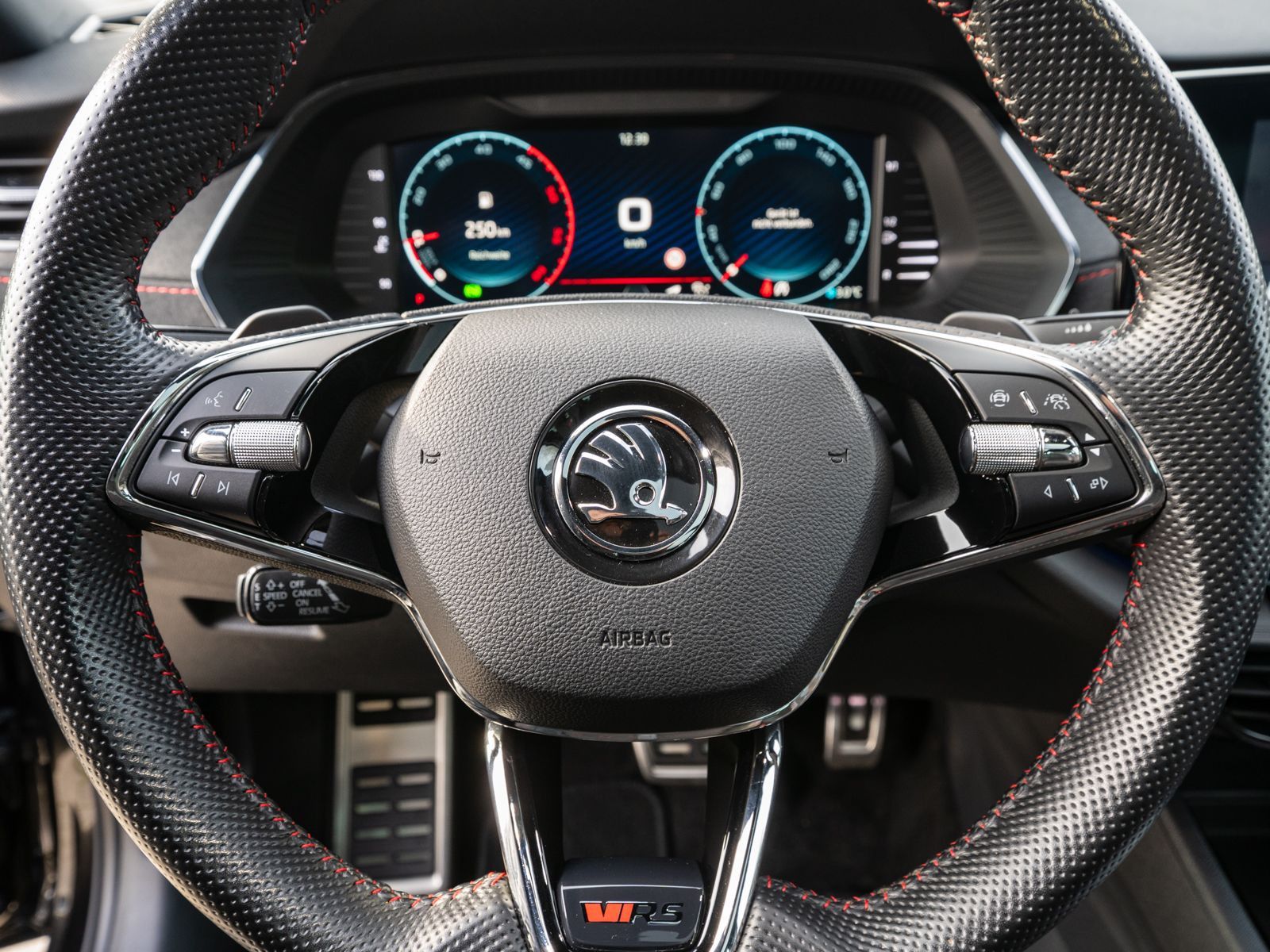 Fahrzeugabbildung SKODA Octavia RS Combi 2.0TDI DSG LED RFK HUD PANO AHK