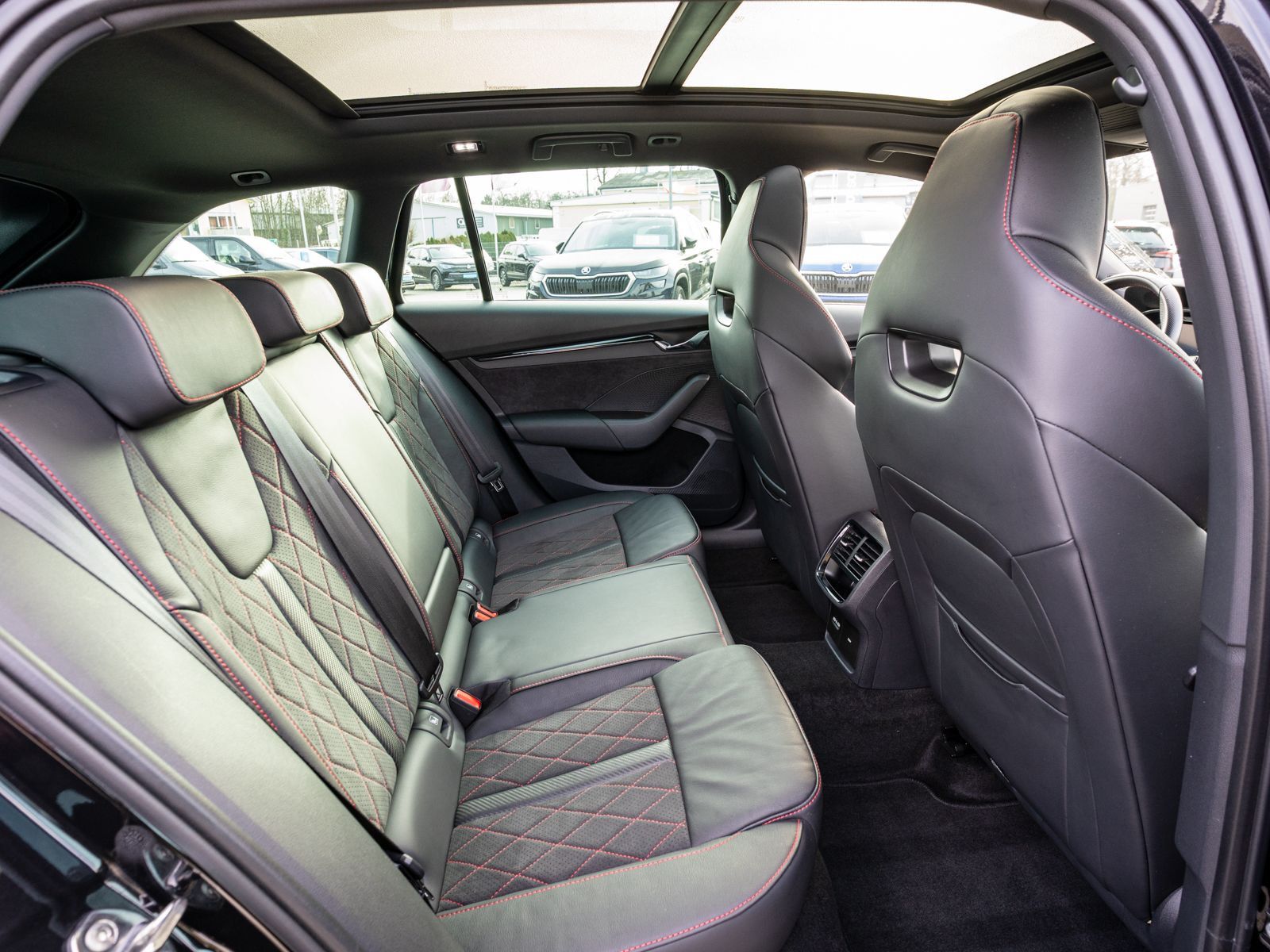 Fahrzeugabbildung SKODA Octavia RS Combi 2.0TDI DSG LED RFK HUD PANO AHK