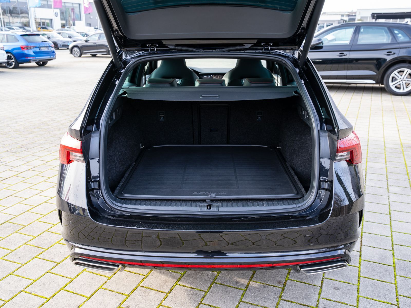 Fahrzeugabbildung SKODA Octavia RS Combi 2.0TDI DSG LED RFK HUD PANO AHK