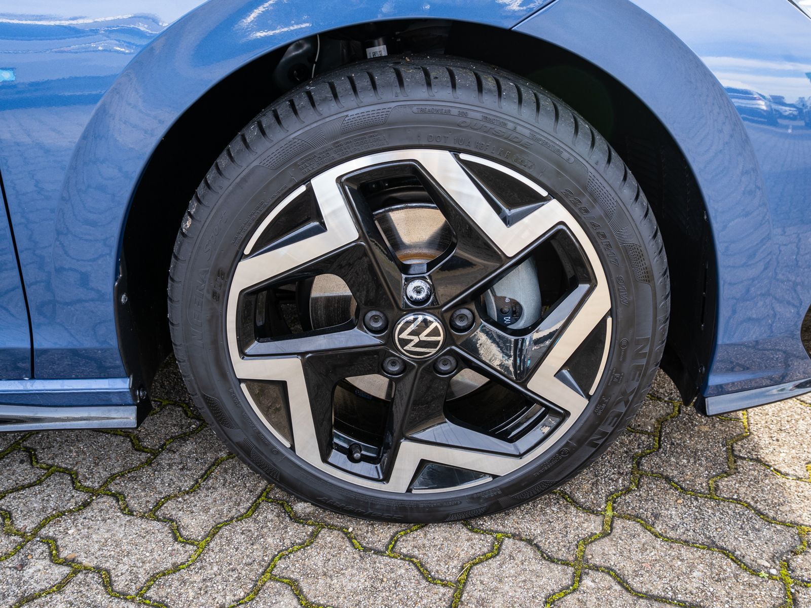 Fahrzeugabbildung Volkswagen Golf R-Line 2.0 TDI DSG LED Navi RFK Stdhzg AHK