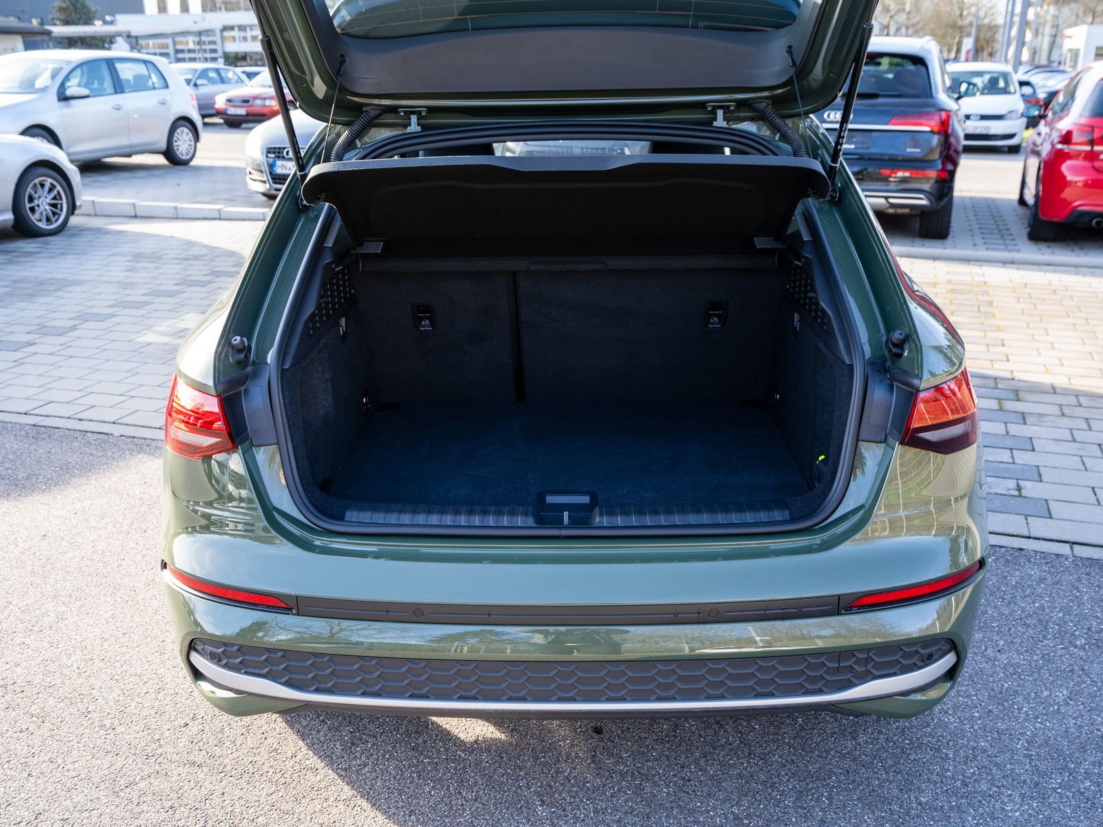 Fahrzeugabbildung Audi A3 Sportback advanced 35TFSI Stroni NAVI LED AHK