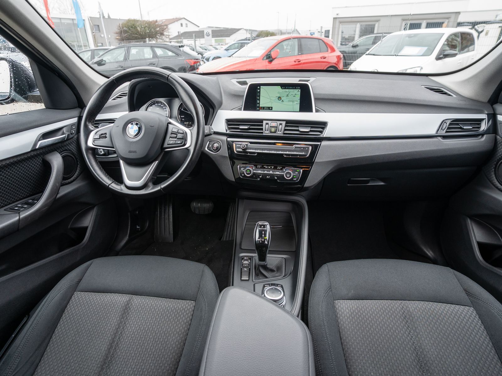 Fahrzeugabbildung BMW X1 sDrive20d LED Navi Klimaauto SHZ PDC v/h