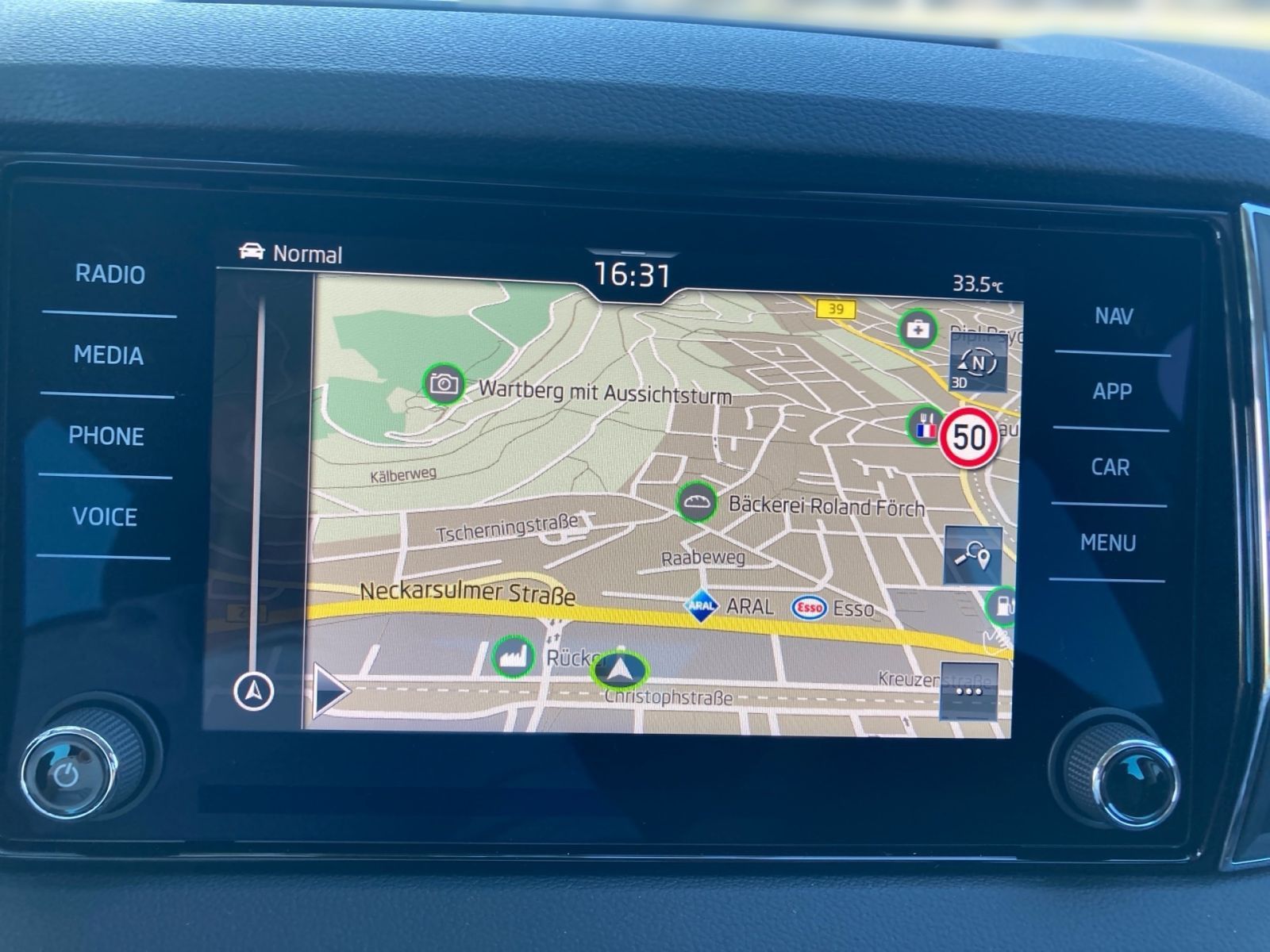 Fahrzeugabbildung SKODA Karoq Balance 1,5 TSI 150PS DSG ACC 360° SHZ AHK