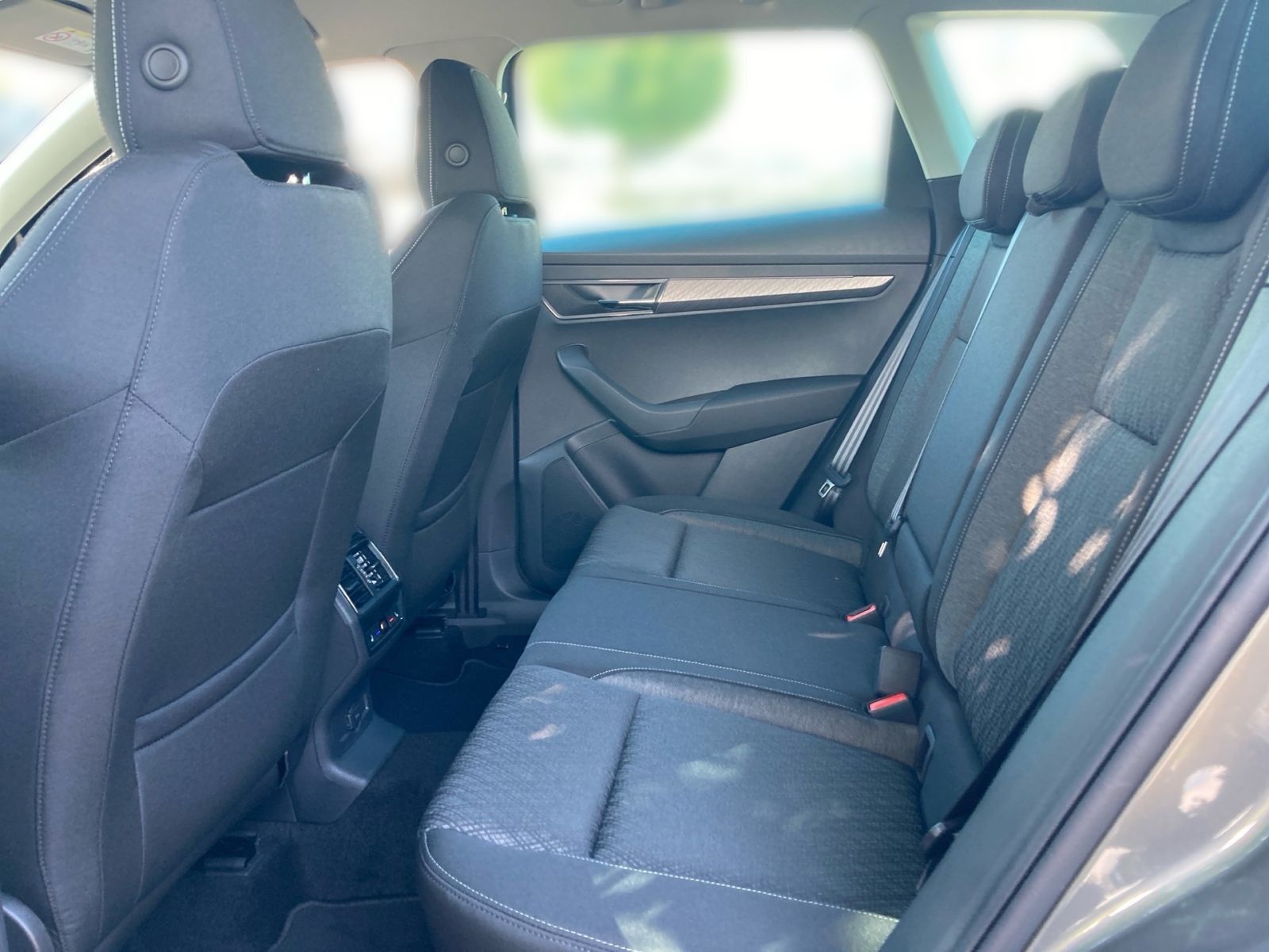 Fahrzeugabbildung SKODA Karoq Balance 1,5 TSI 150PS DSG ACC 360° SHZ AHK