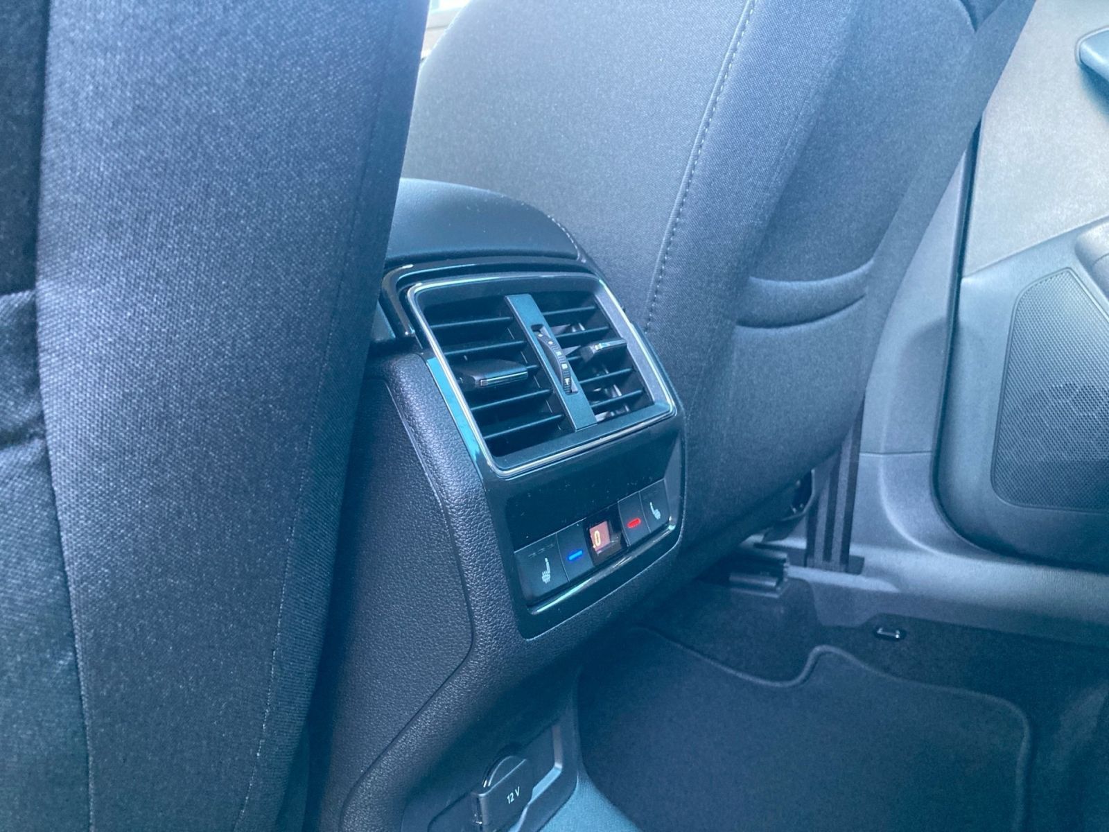 Fahrzeugabbildung SKODA Karoq Balance 1,5 TSI 150PS DSG ACC 360° SHZ AHK