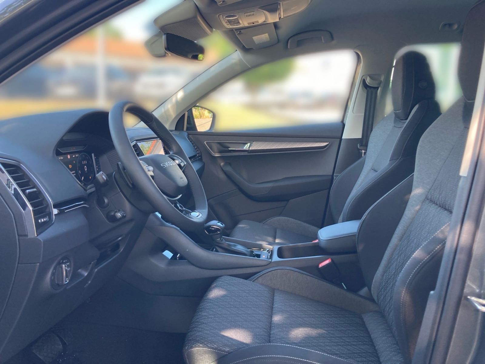 Fahrzeugabbildung SKODA Karoq Balance 1,5 TSI 150PS DSG ACC 360° SHZ AHK