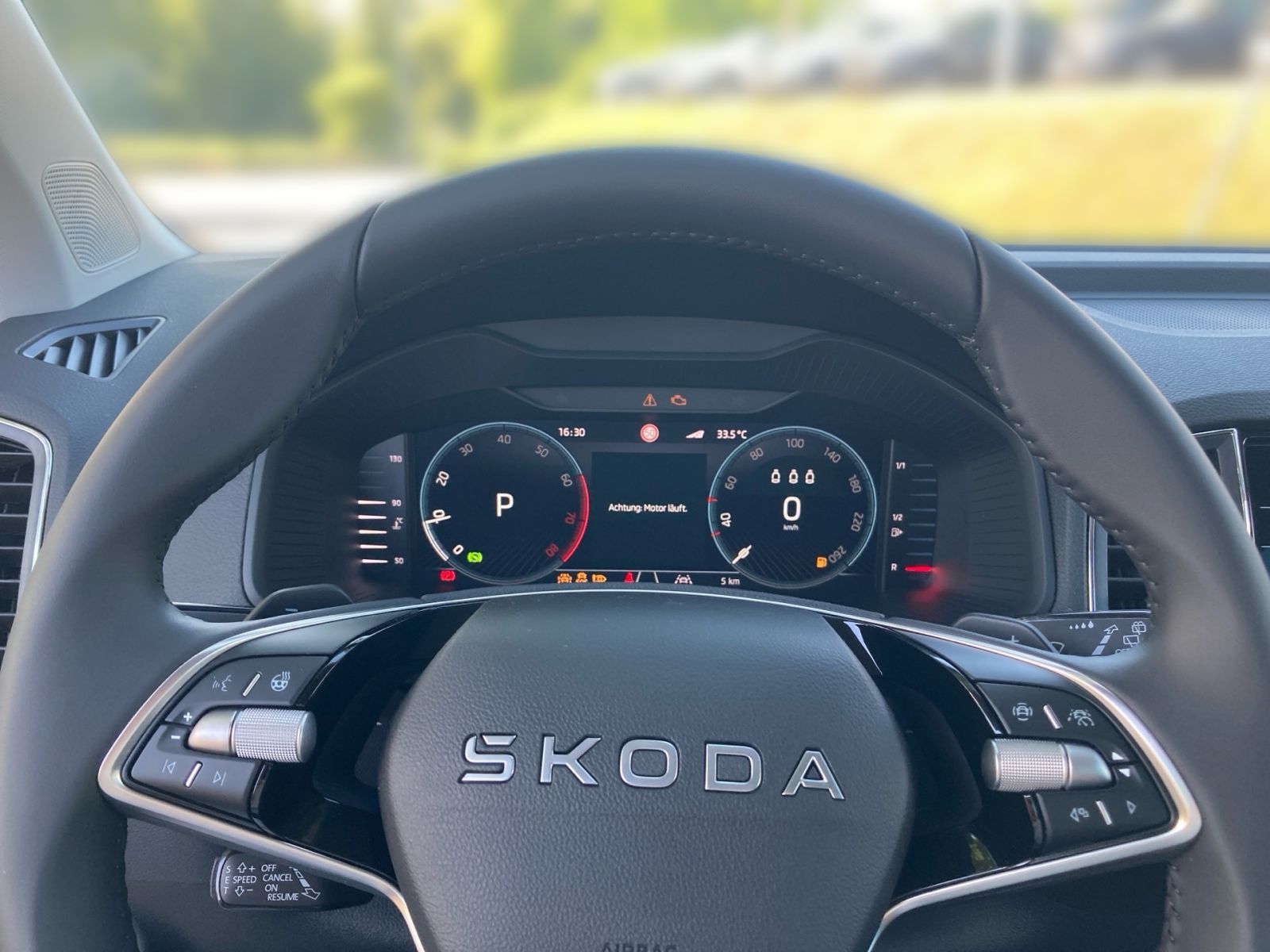 Fahrzeugabbildung SKODA Karoq Balance 1,5 TSI 150PS DSG ACC 360° SHZ AHK