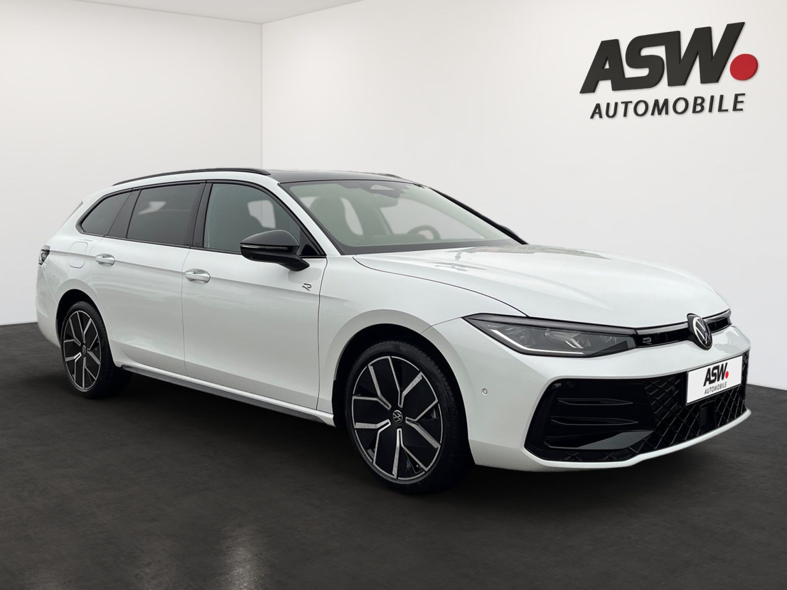 Fahrzeugabbildung Volkswagen Passat R-Line 1.5eHybrid 177PS DSG Pano Navi AHK