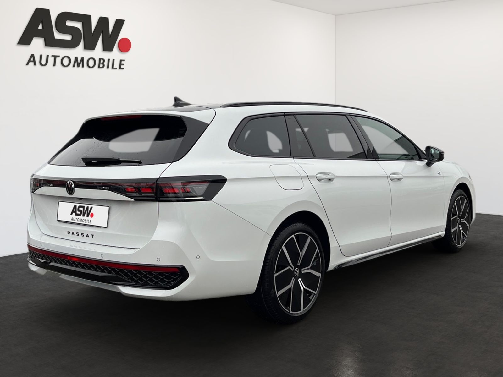Fahrzeugabbildung Volkswagen Passat R-Line 1.5eHybrid 177PS DSG Pano Navi AHK