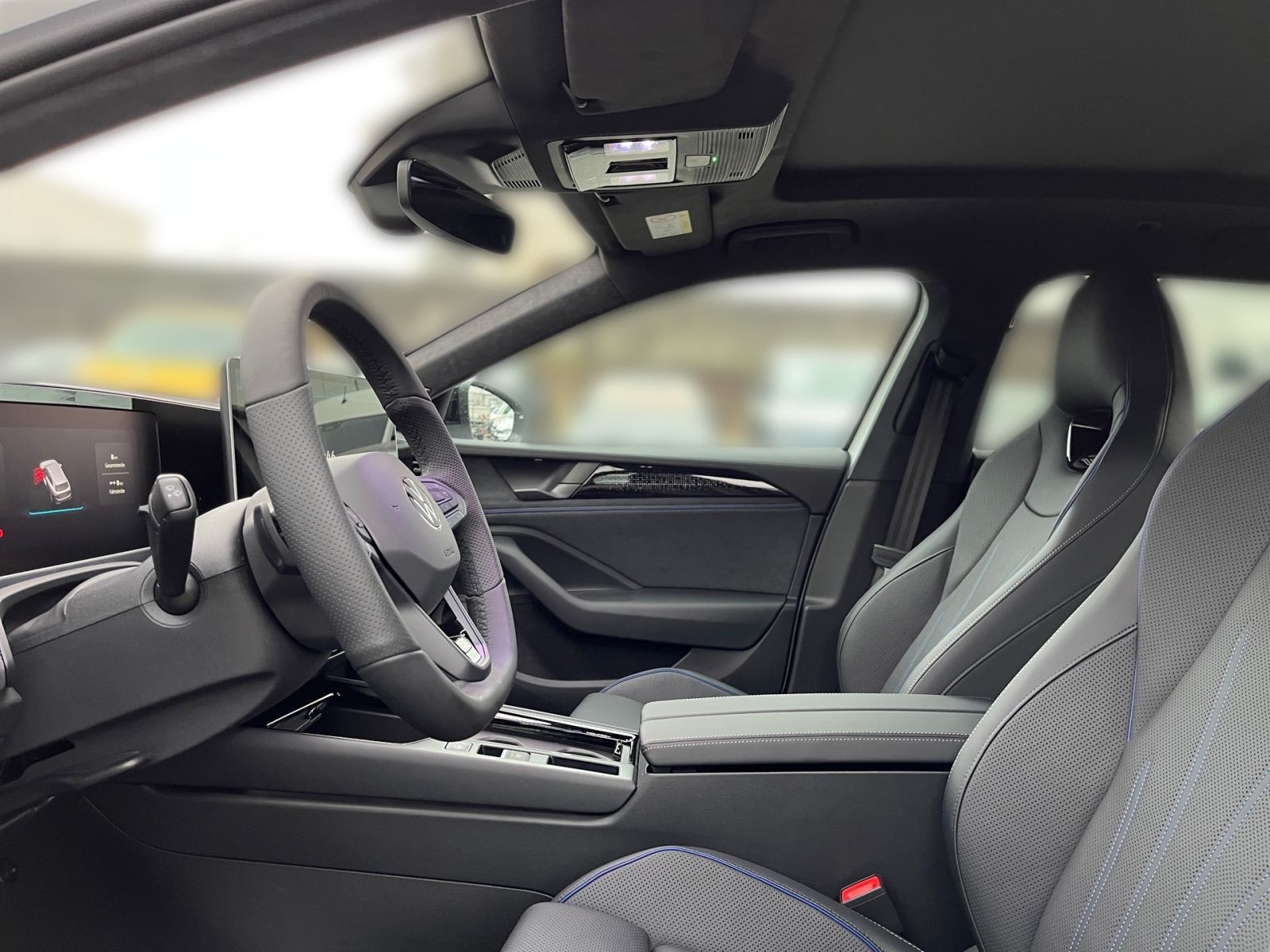 Fahrzeugabbildung Volkswagen Passat R-Line 1.5eHybrid 177PS DSG Pano Navi AHK